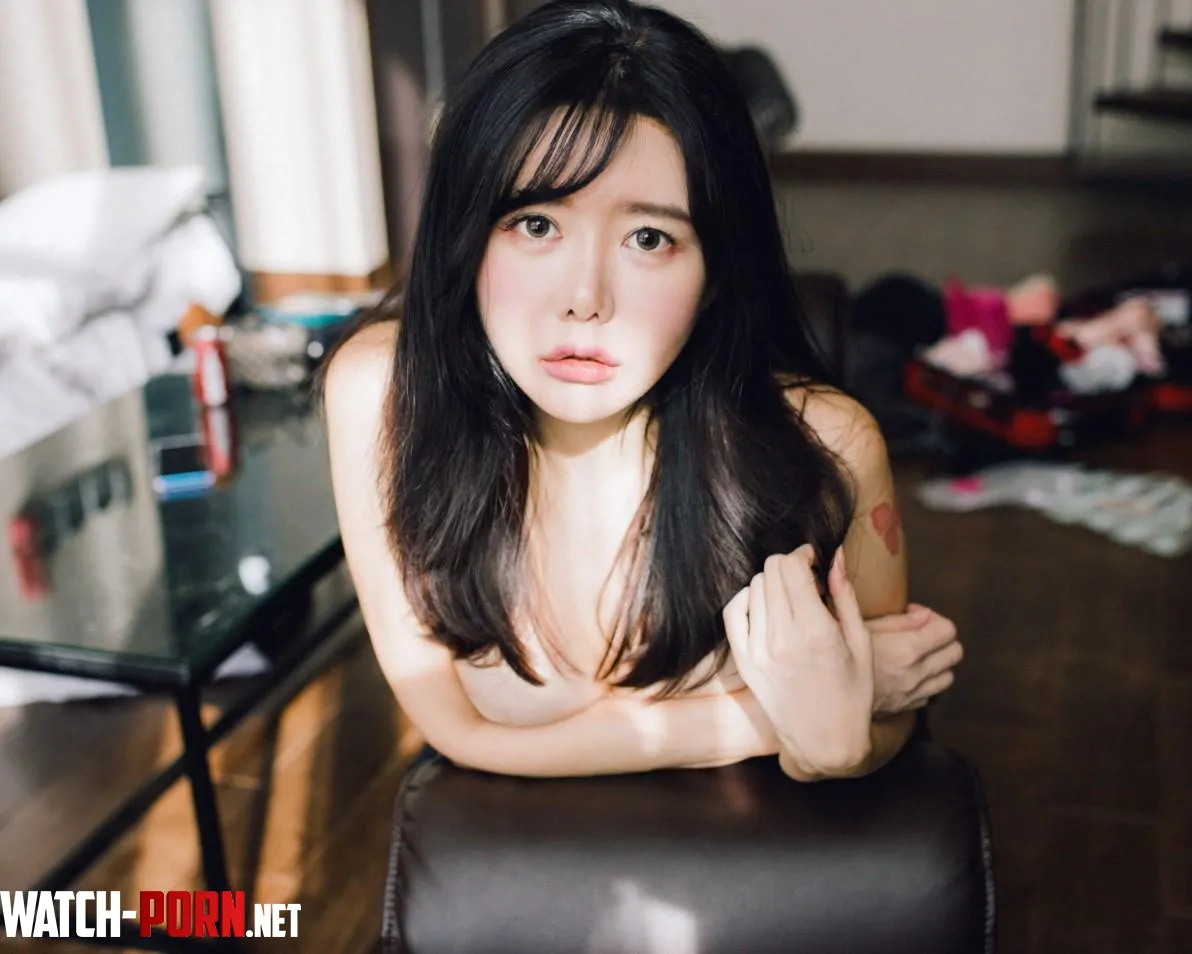 Just focus on me dont mind the messy background by nomadgirlx