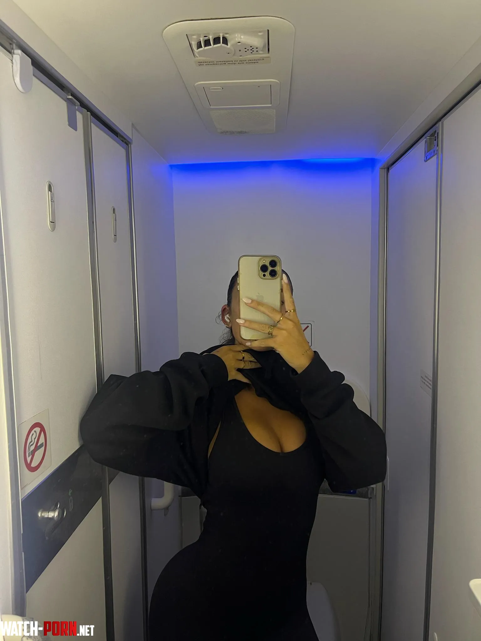Take a quick selfie before getting jet lag  by baileyyscarlett