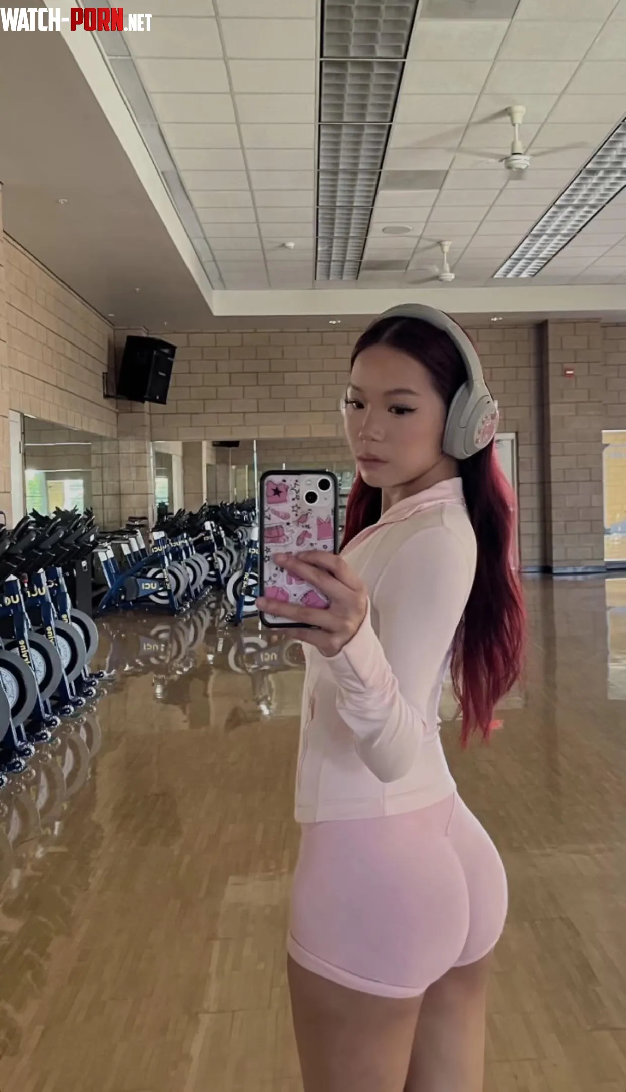 Gym girl by Bicuriousbeta_