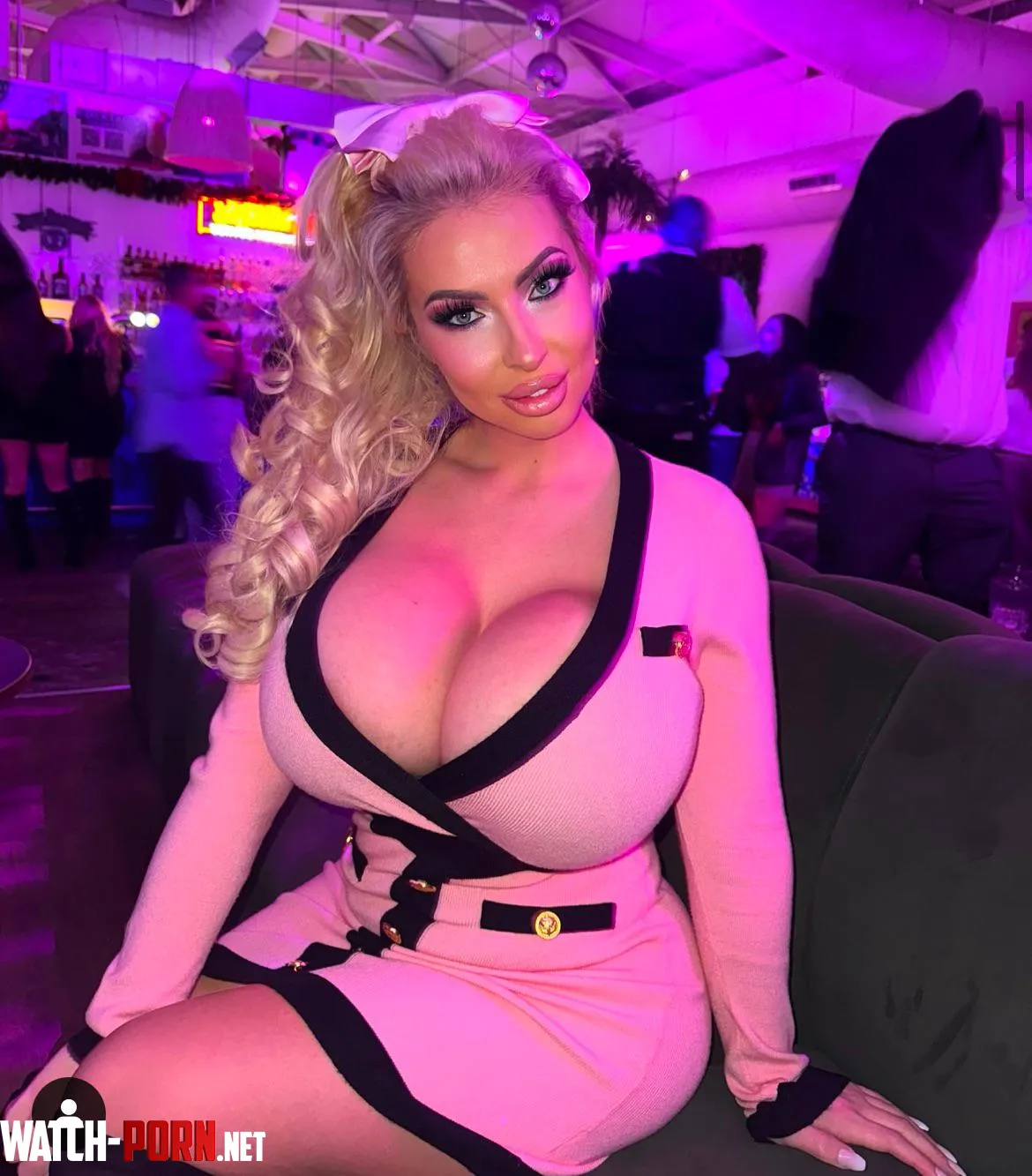 Thats a cleavage  by trophylover