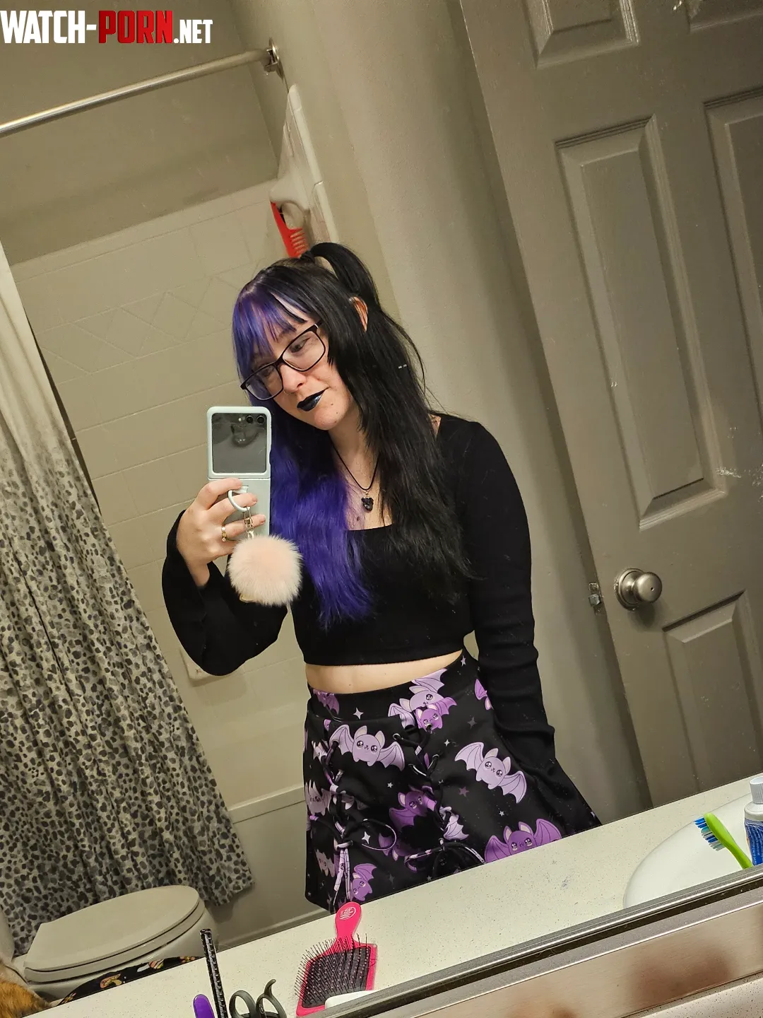 Hair matches the outfit by thatbrattlaura