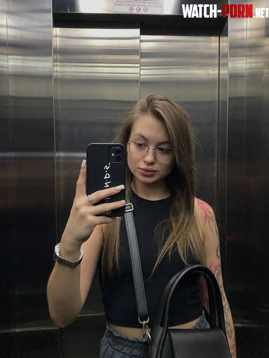 Elevator vibe by pluzy_ducky