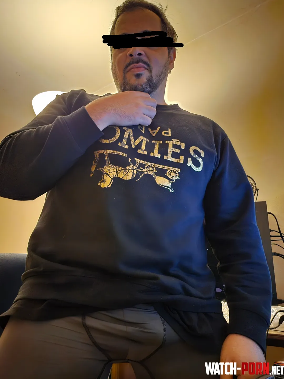 38 Straight guy looking for attention by 1fart2far