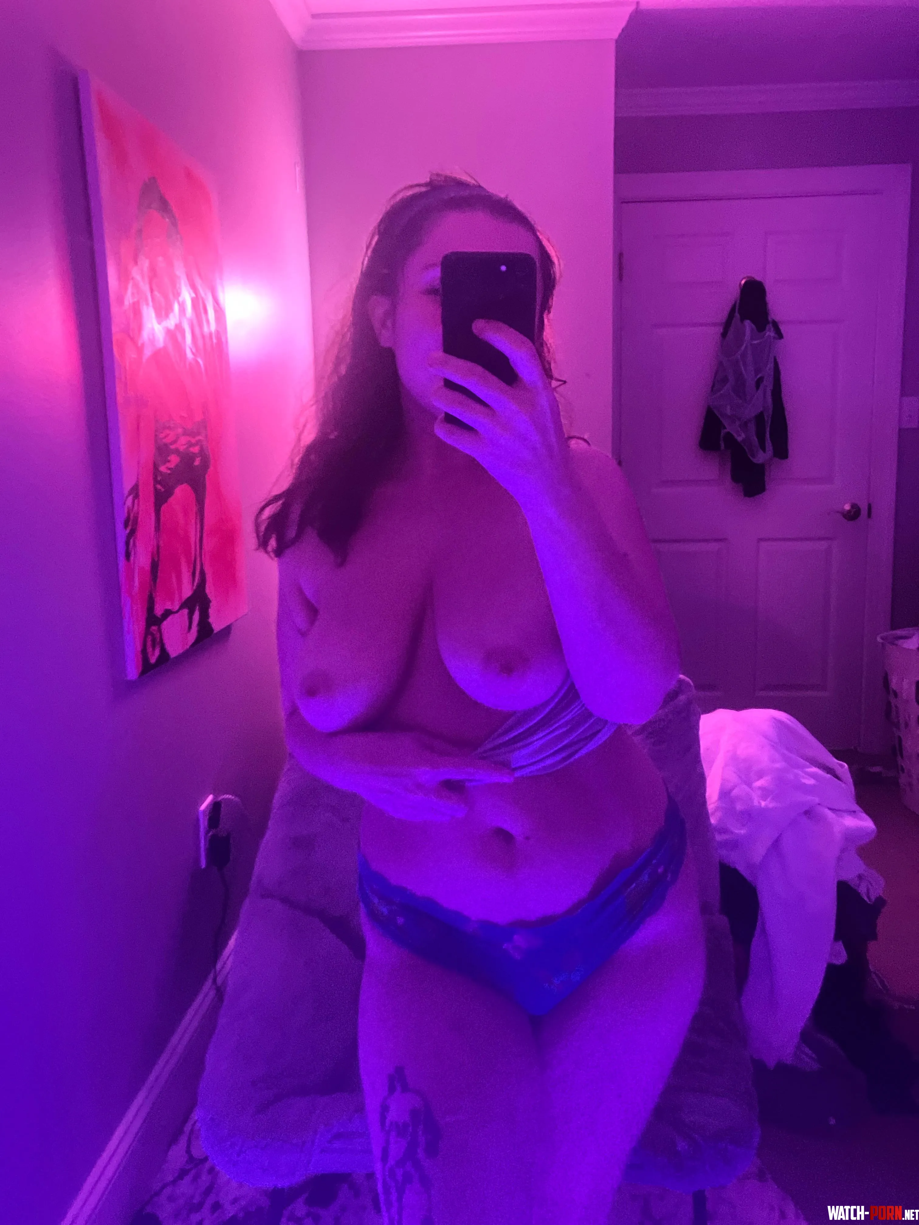 kiss me goodnight  by babypeytonn