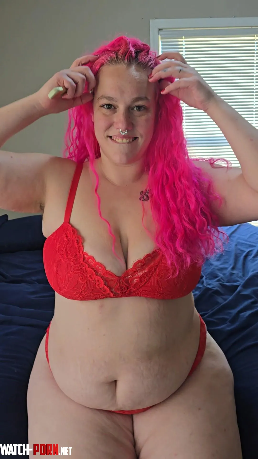 One hot momma   by xXlochness15Xx