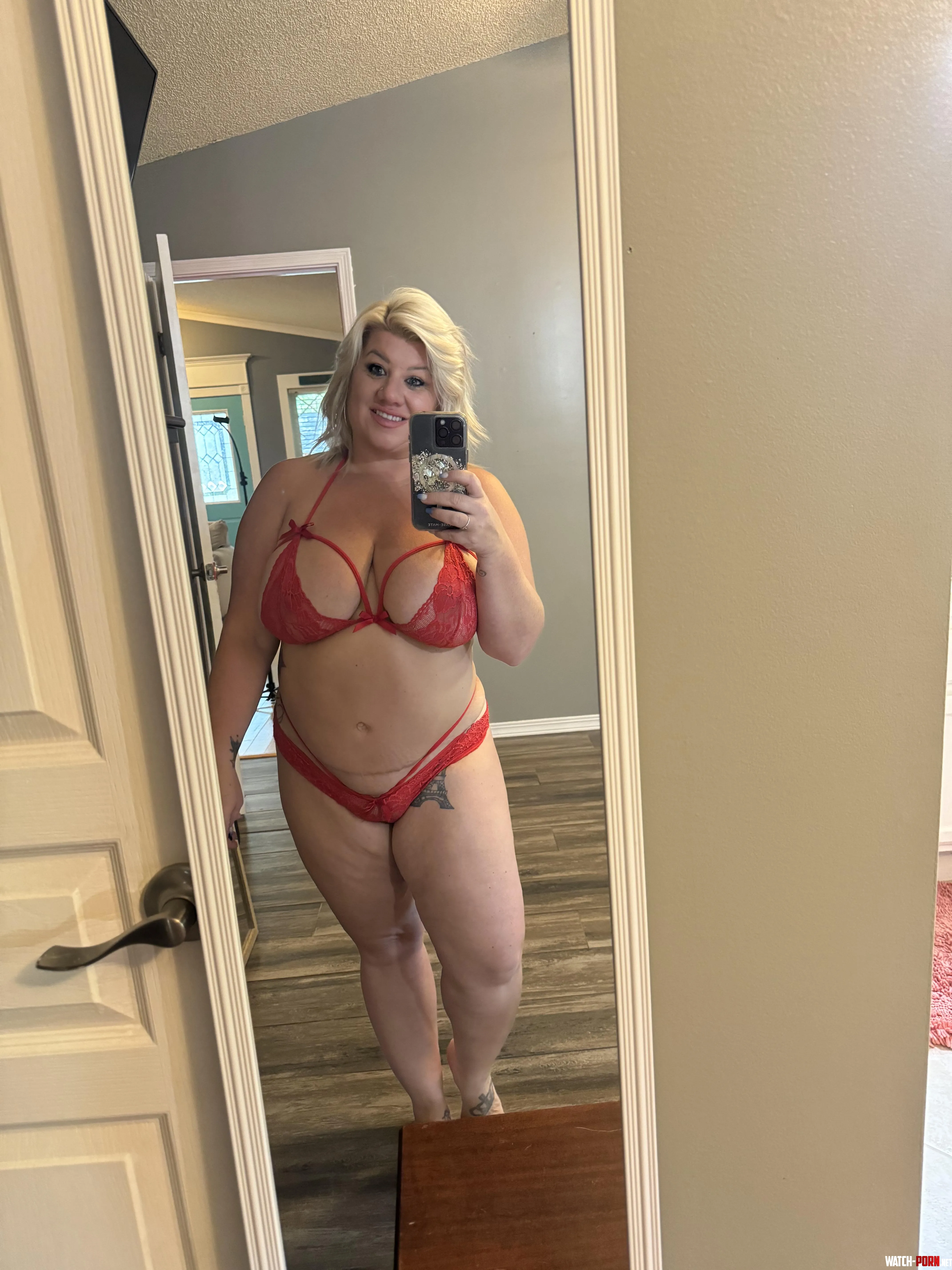 A reflection of chubby milf by kenziekreamz