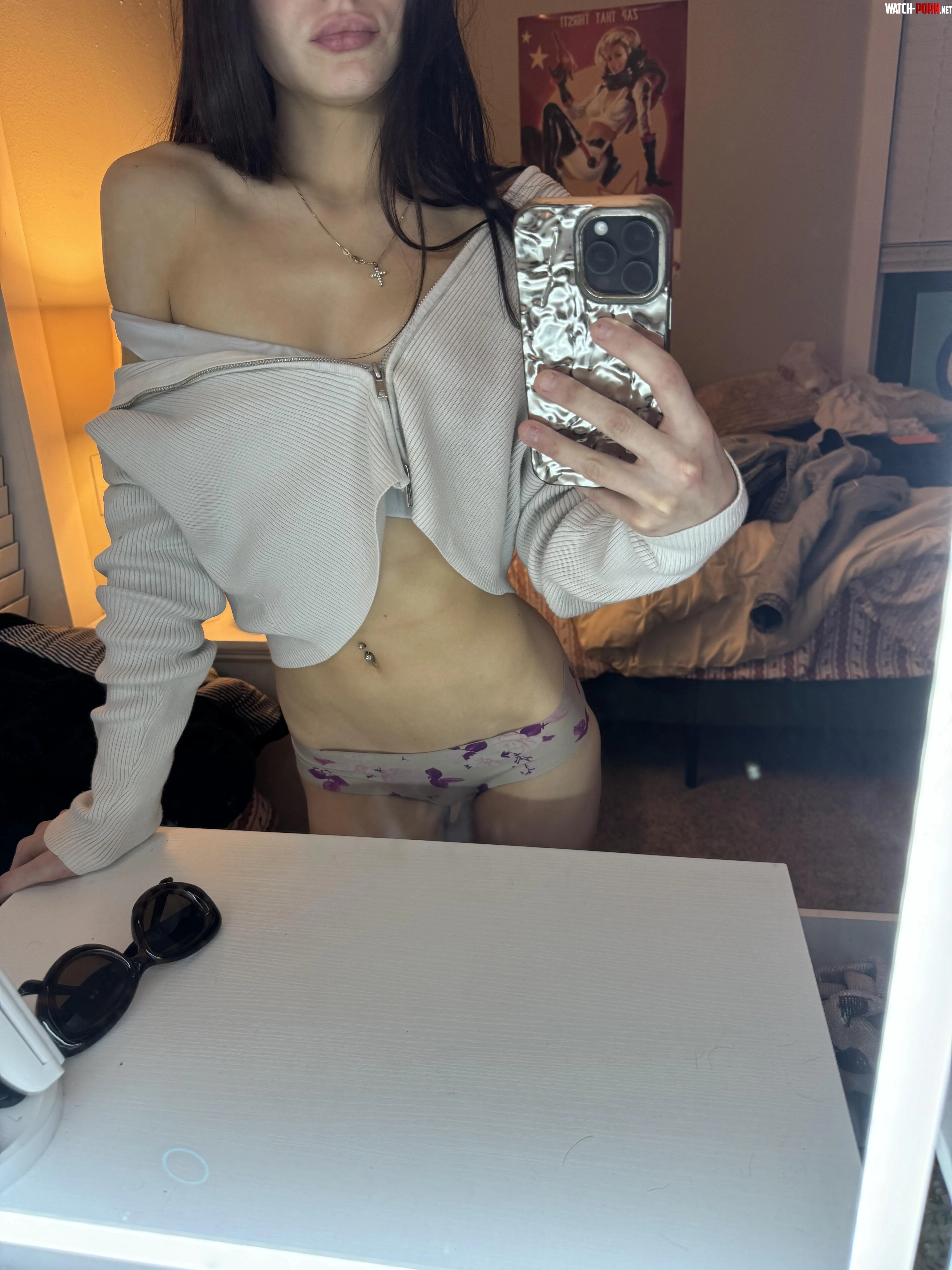 i know you stopped scrolling  by trixie_xo