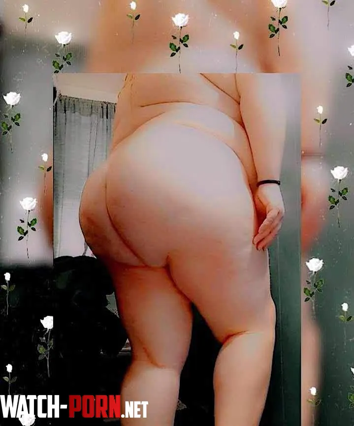 You like how my  is shaped What would you do to me  dm me  by BigBootyBri19