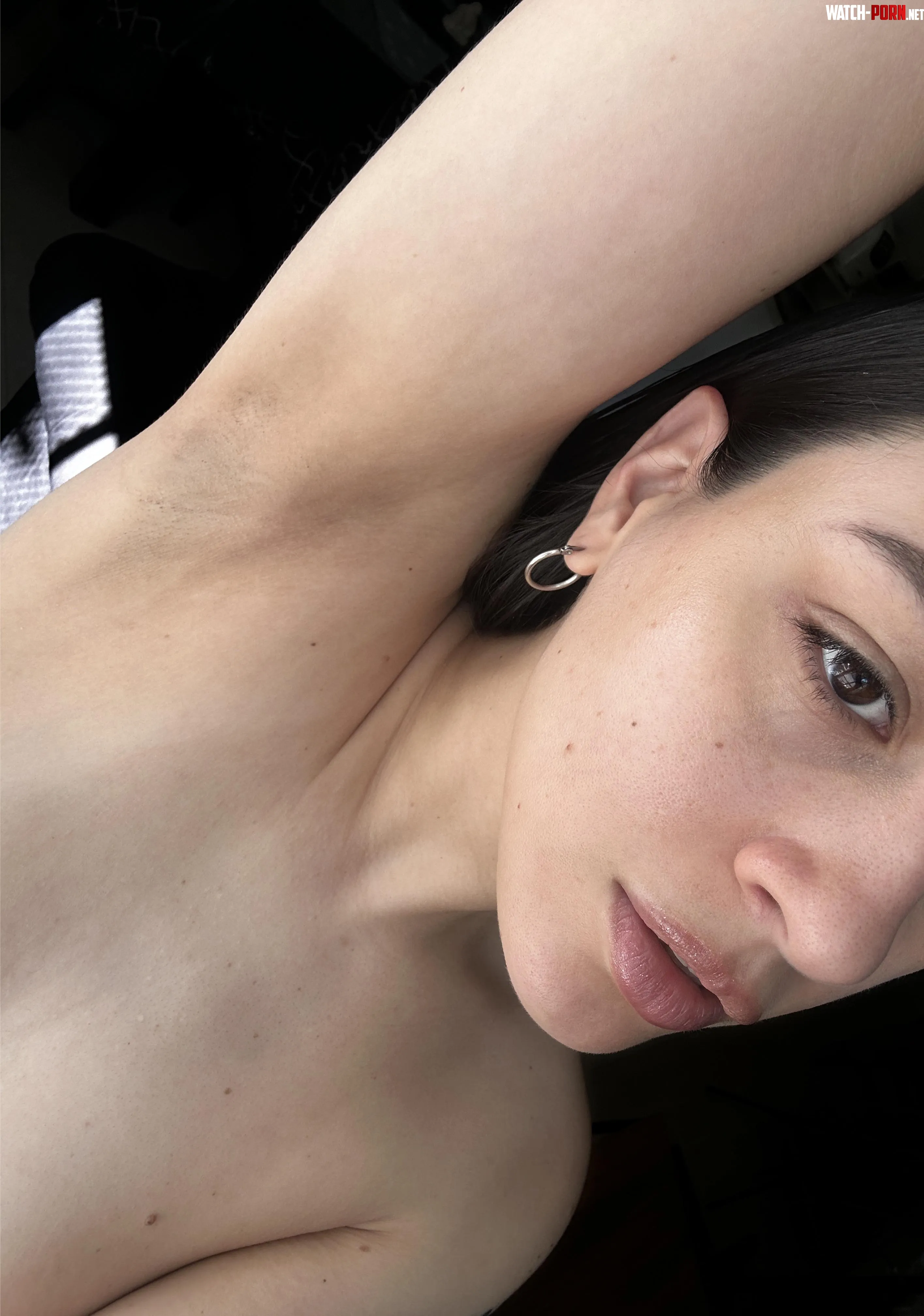 Moisturize my armpits by belaleisztinger