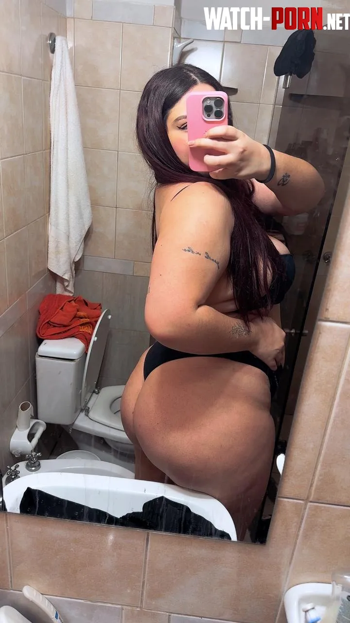 Would you make love to a woman with a body like mine by Pabskieee