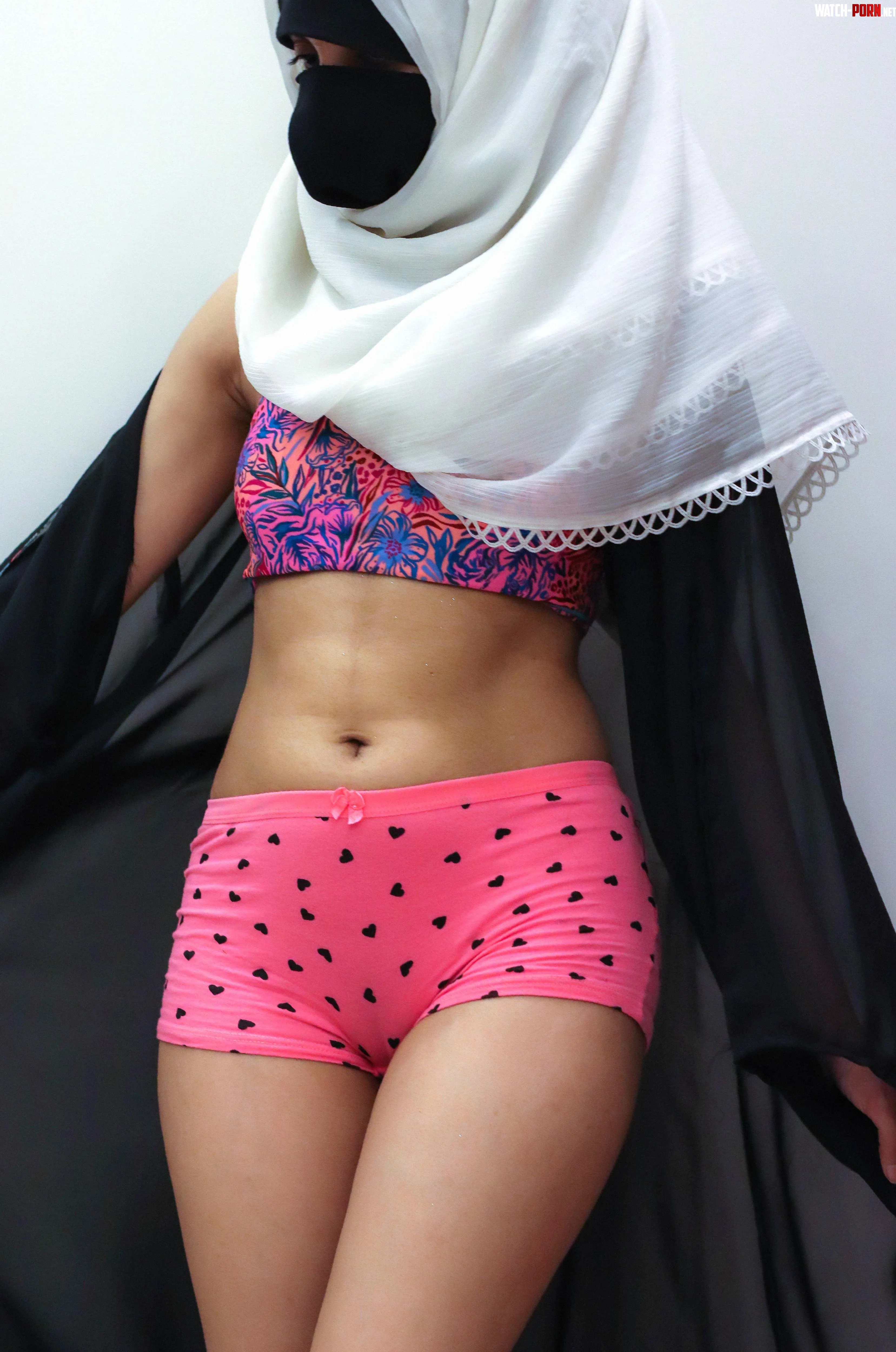 no one thinks that a hijabi girl can be a seductress F by Asma_AS