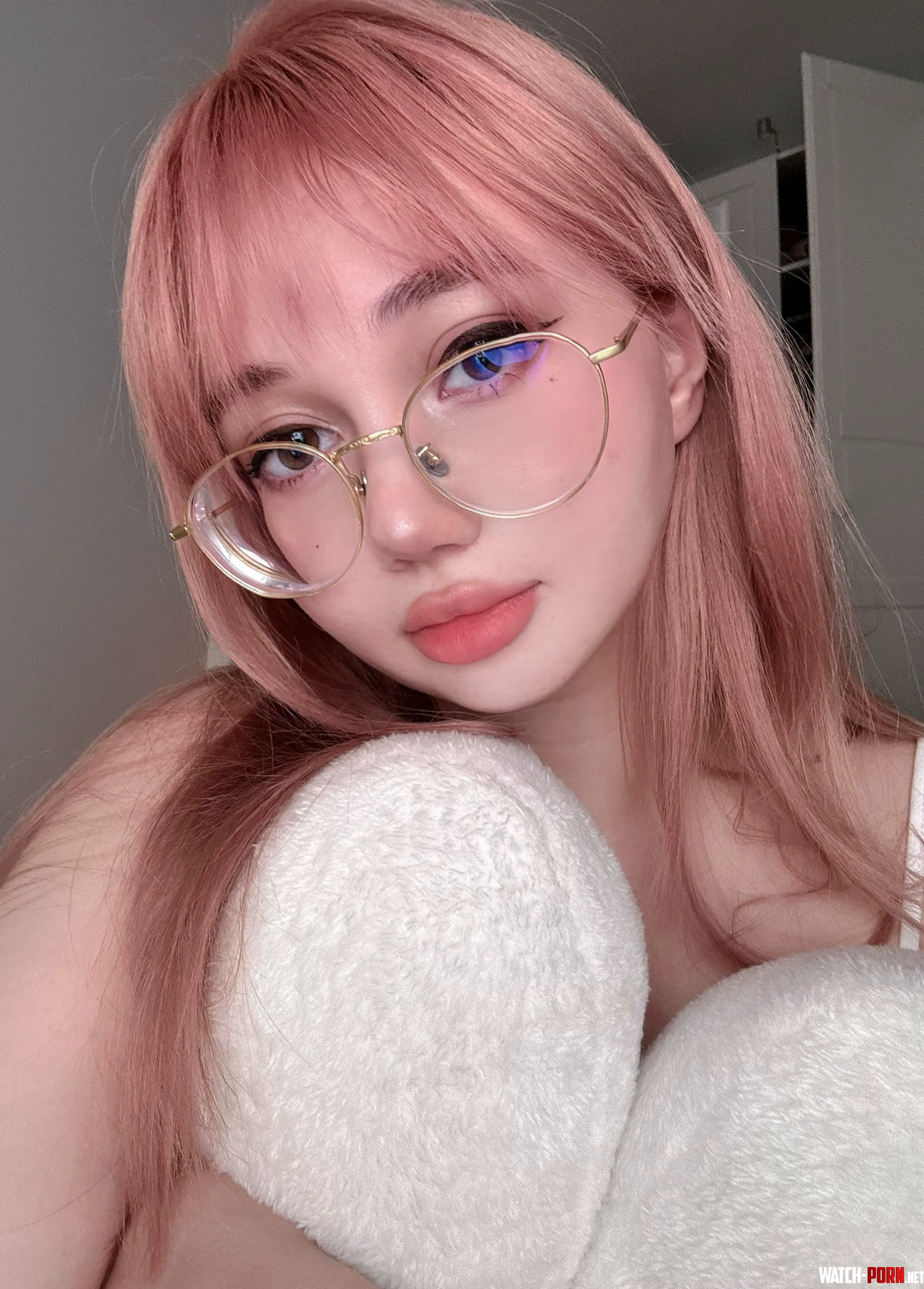 I love how classy my glasses look  by mayobeby