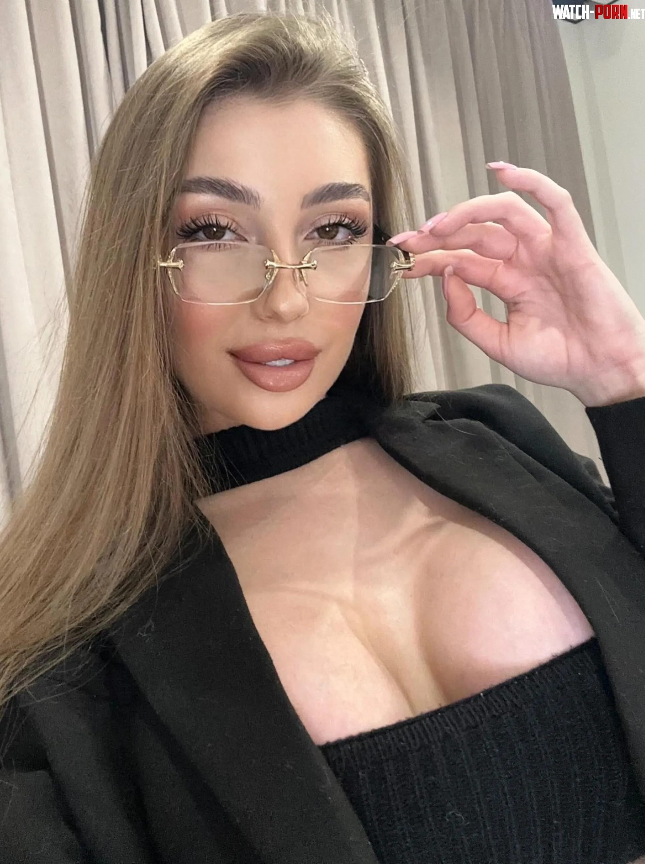 Lady with nice cleavage by dirtyblondebaby