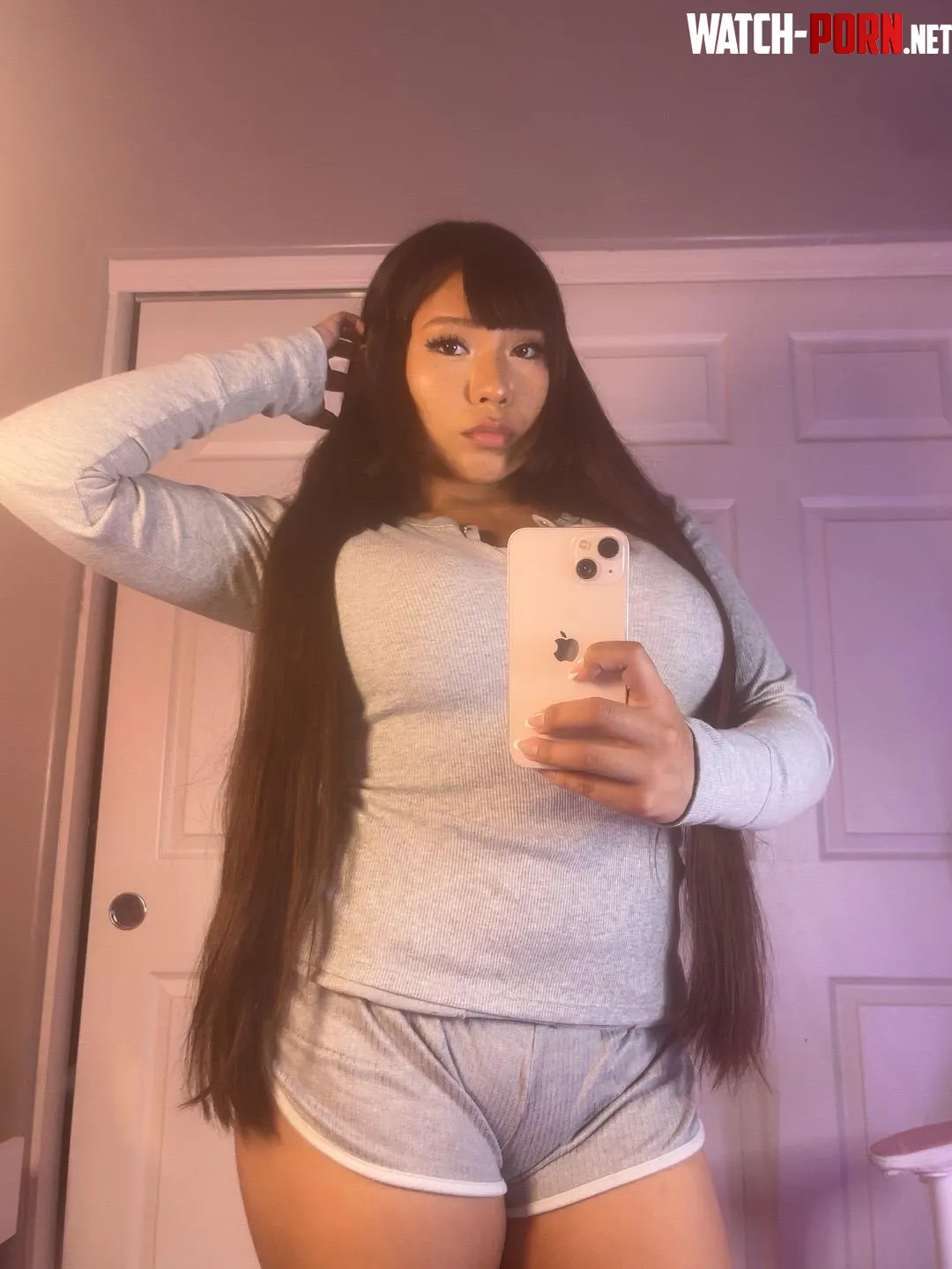 took a hot mirror selfie so youll have something to stare at while youre at work by hllokitt