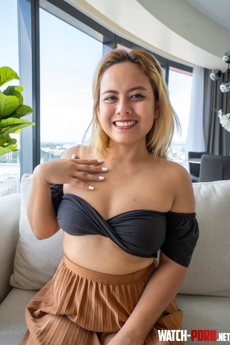 Black crop tops are my goto for dates by aikavirelia