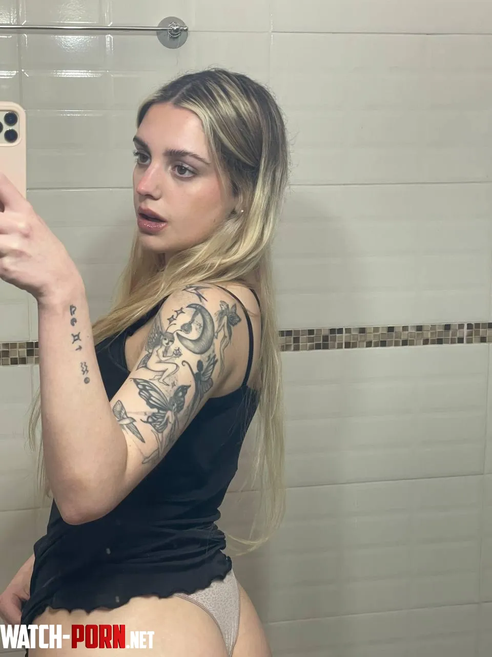 Ass grab selfie by gentleKira_