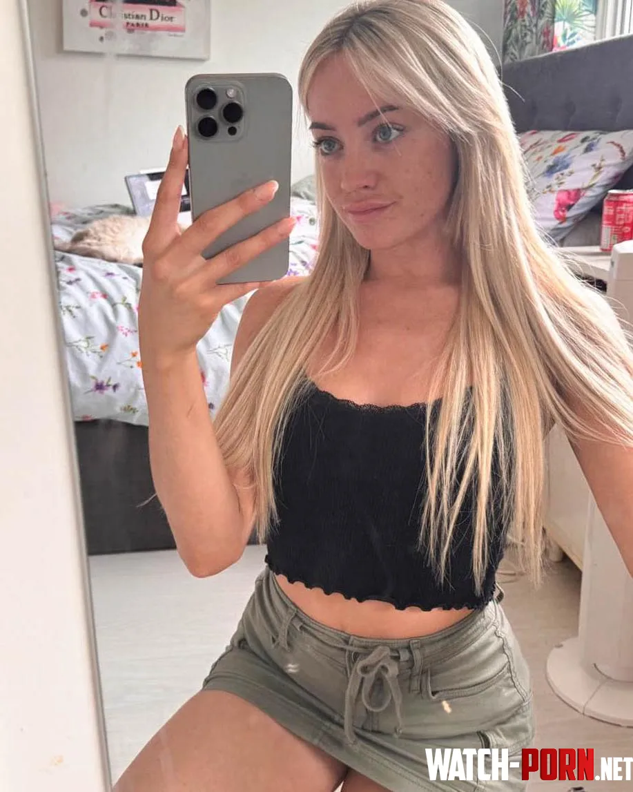 crop tops out by Scarletteee1