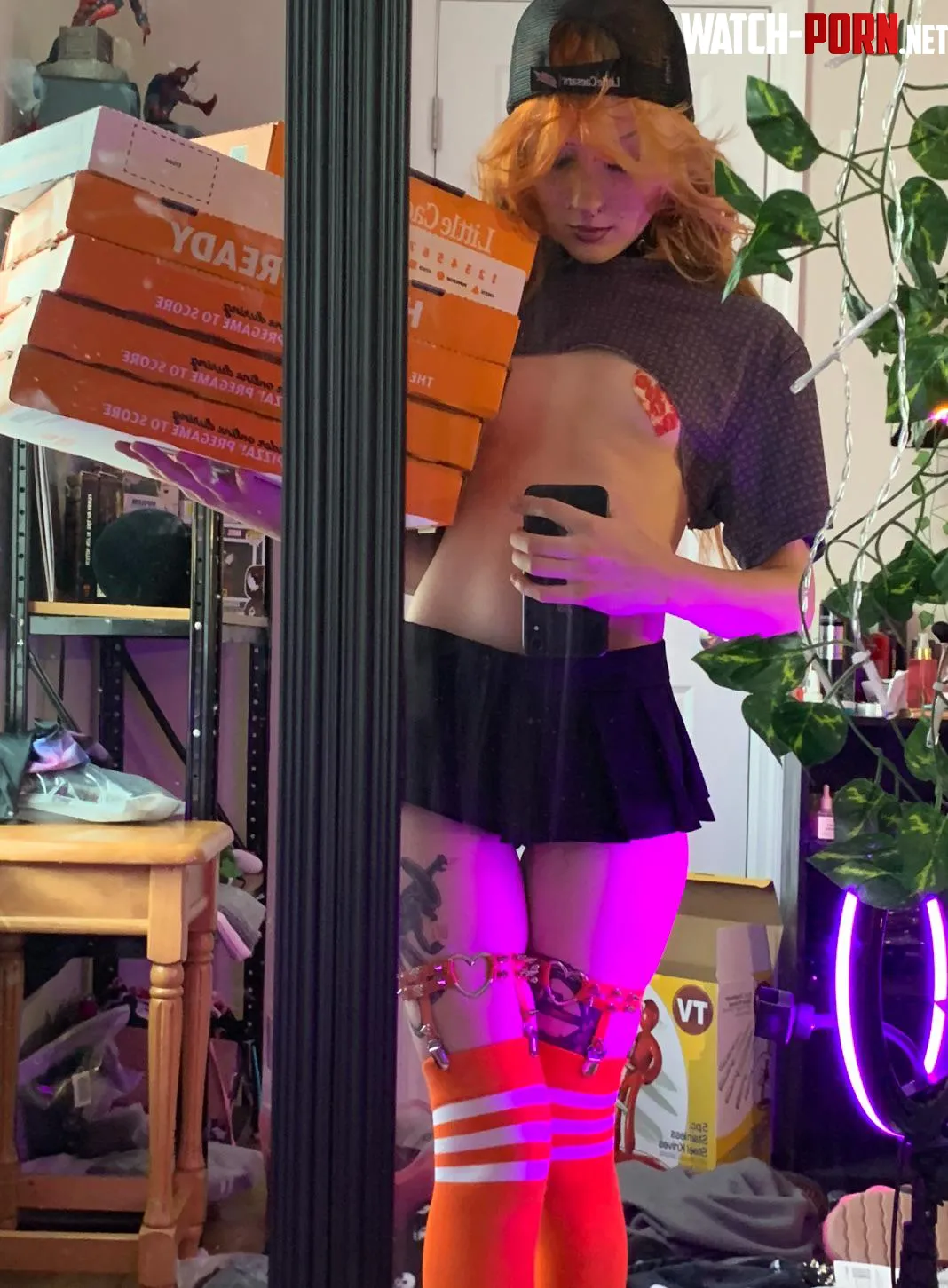pizza delivery for a mister Hugh Je Cock  by executionergf