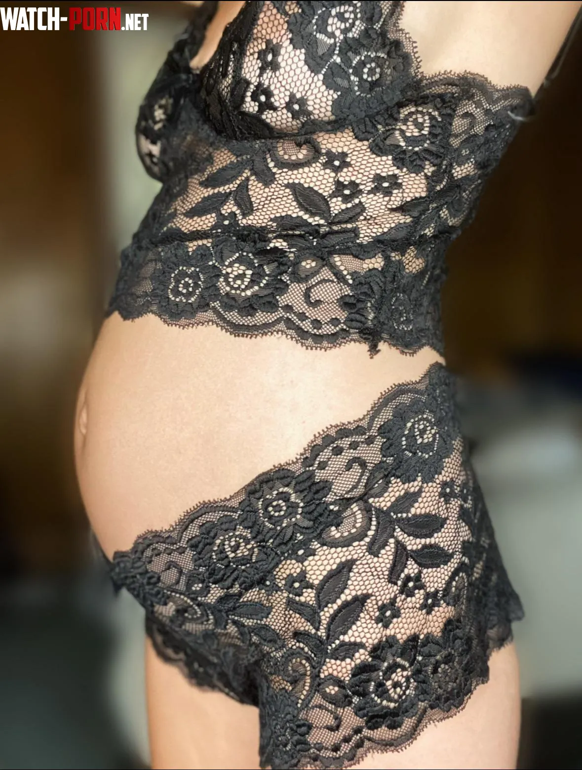 How does my pregnant belly look in this set by ursecretava