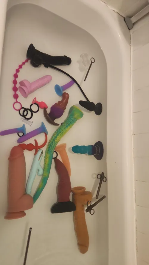 Thumbnail sellyv2 Gets Ready for Cleaning Day - Explore the World of BadDragon!