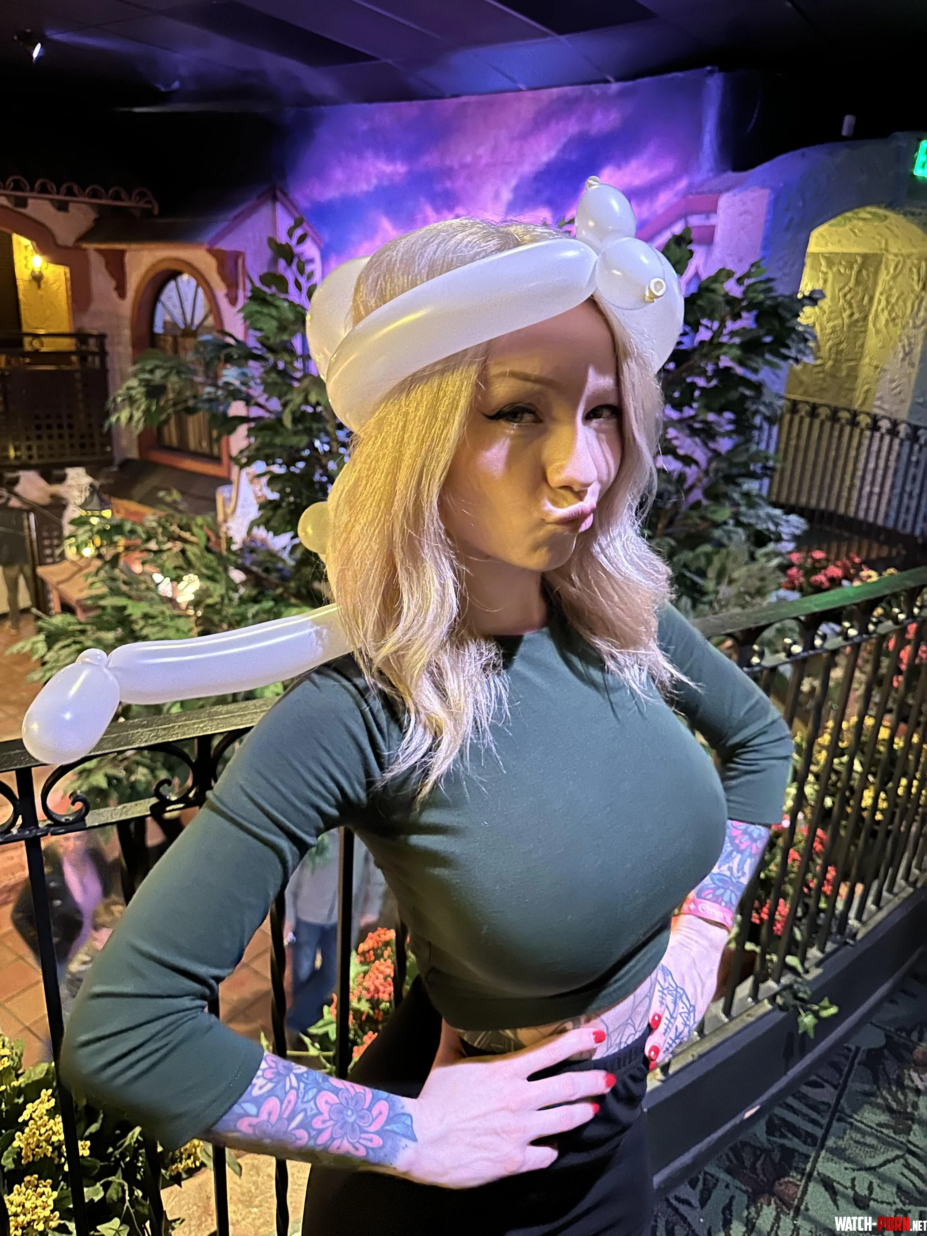 i know everyones looking in this restaurant by CarpetbagFishpaste