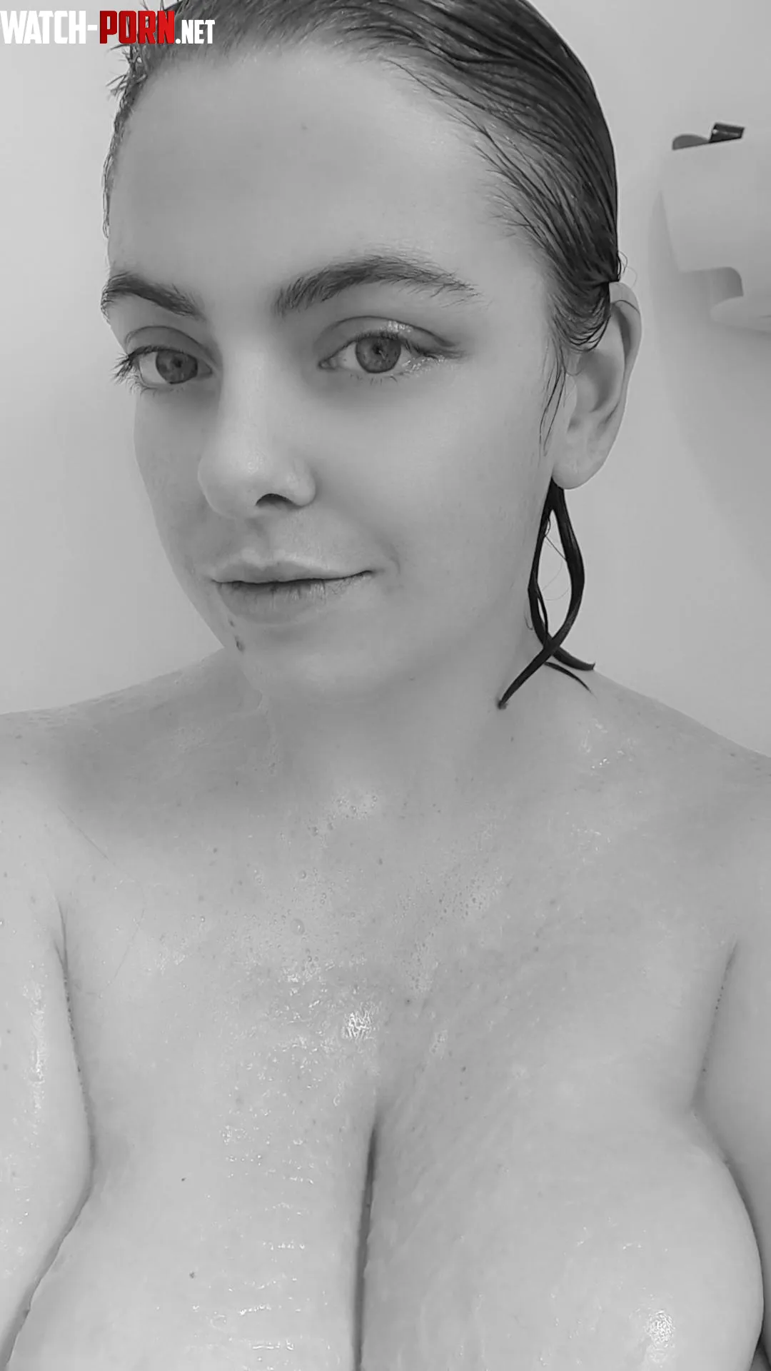 Shower selfie 32f  by wanabehotwife