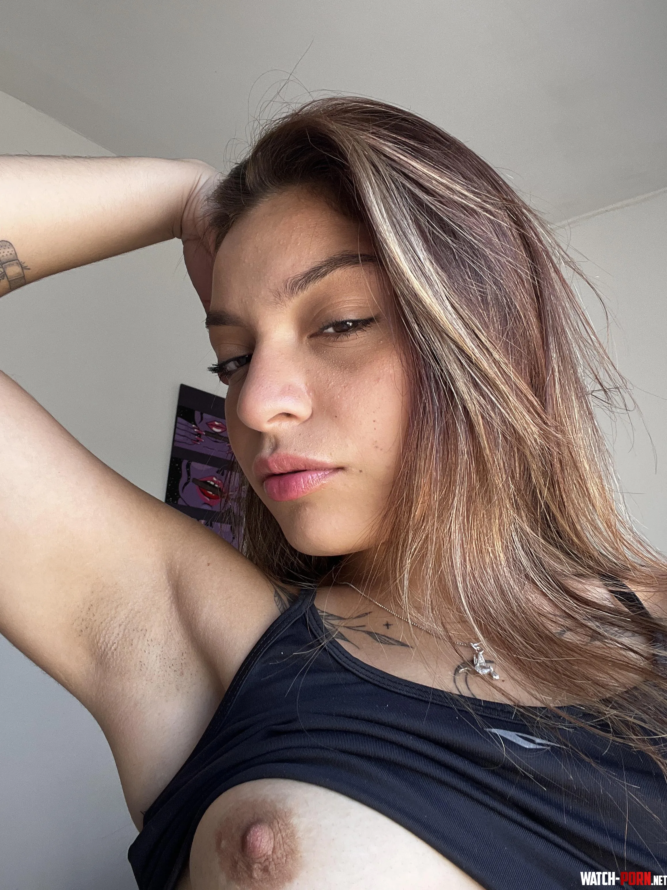 Describe my armpit with 1 emoji and then you suck it after the gym by chulitalove1