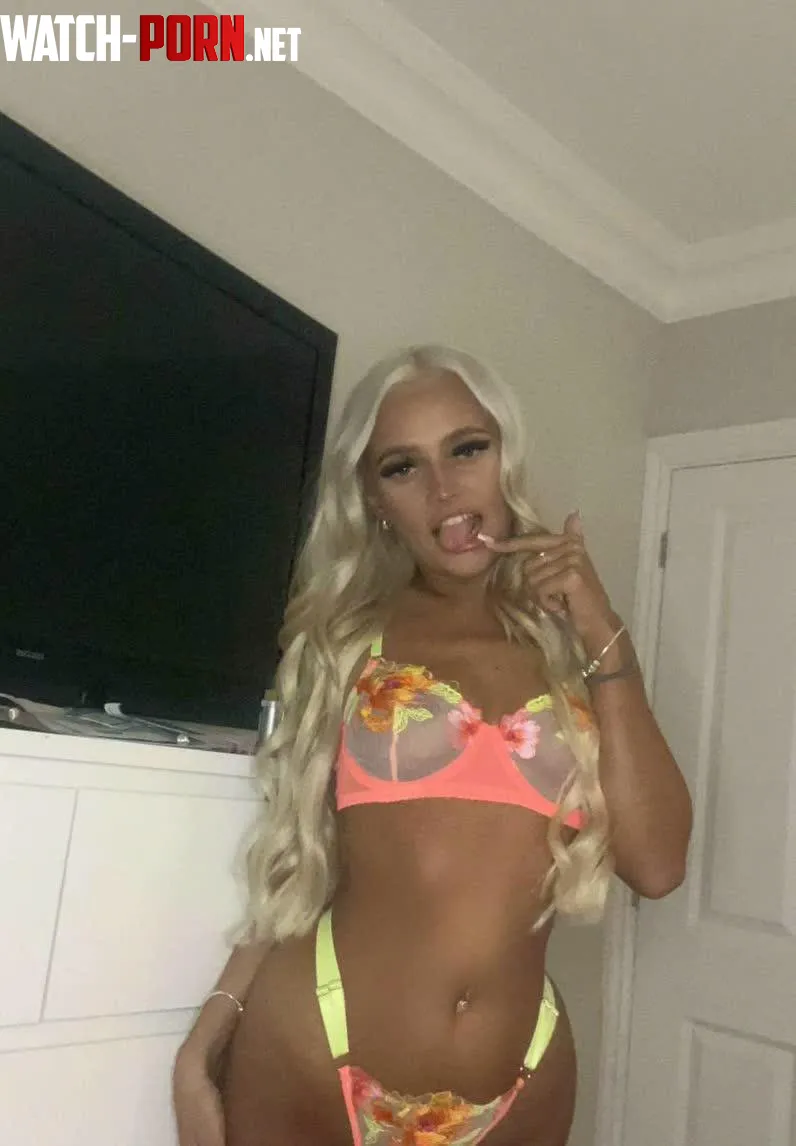 could show you a few tricks  by aluring_brat