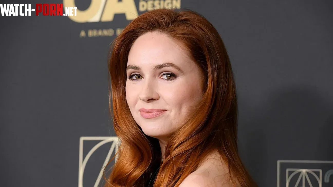 Karen Gillan by sharinglynn
