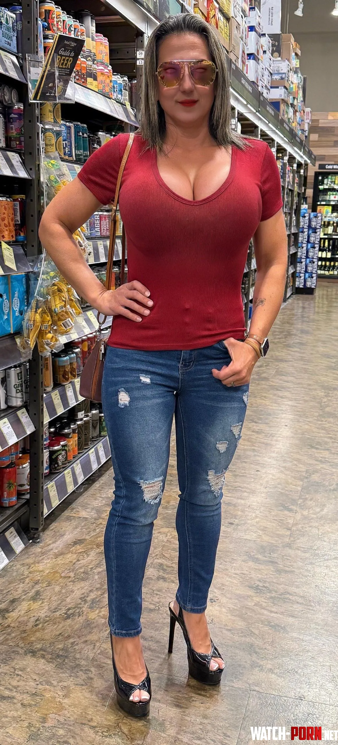 MILF on the prowl  sfloridasexytink56  by Sexitink56