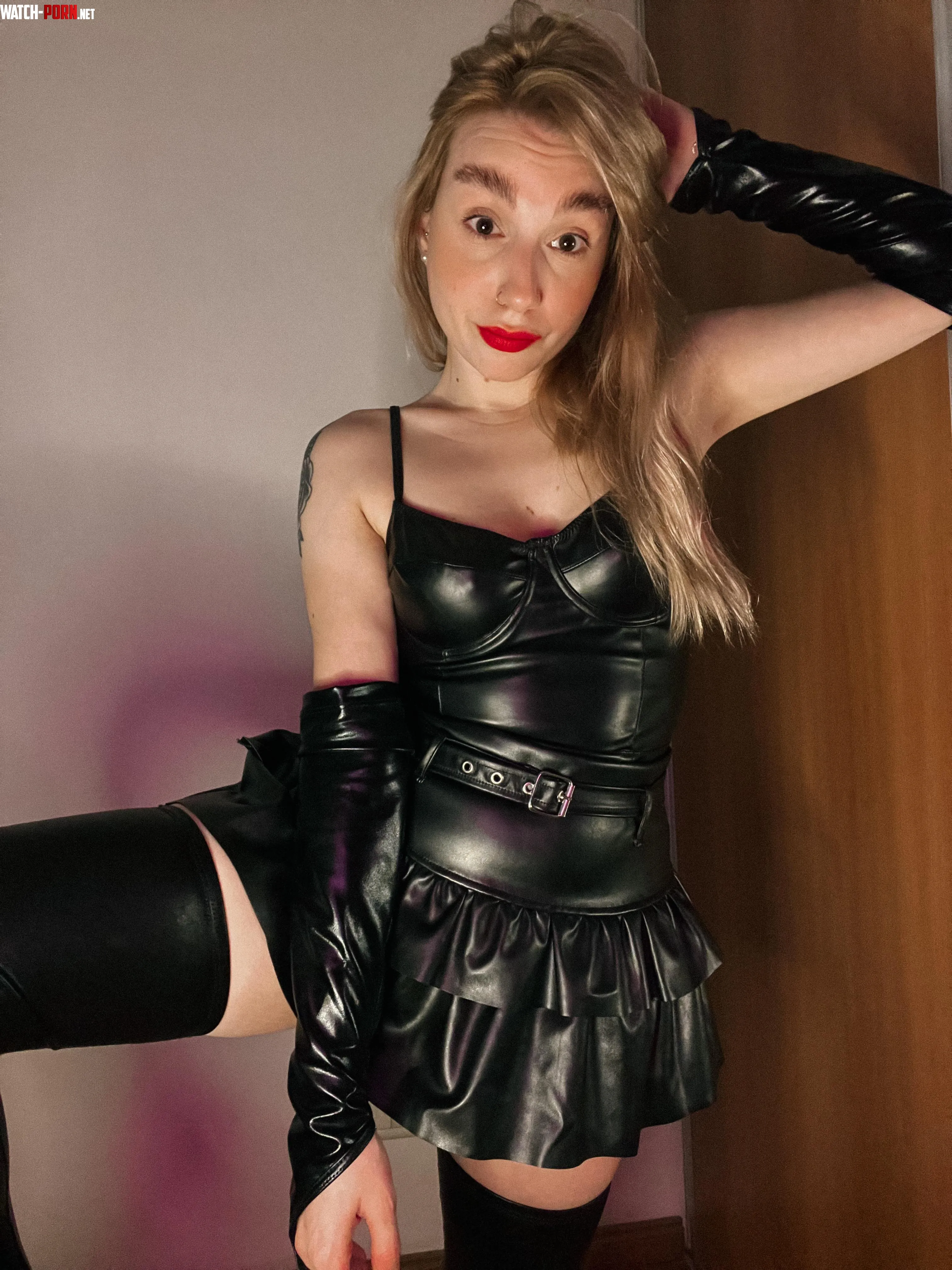 Do you like how my blonde hair combines with my leather clothes by AGUSX_