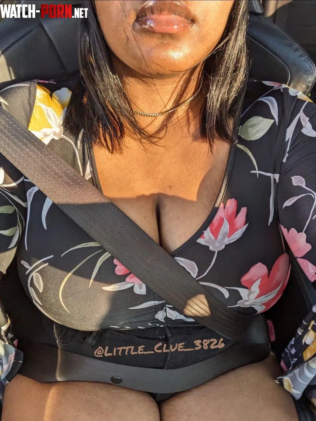 My wife 28 in her crop top out and about  by Little_Clue_3826