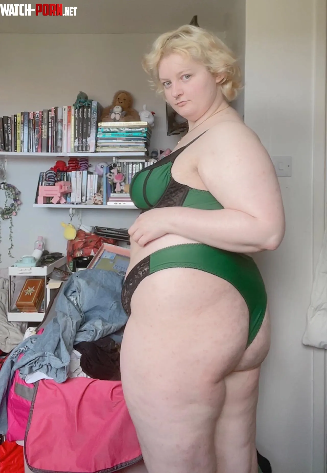 just modelling a cute set by Chubby-skyy