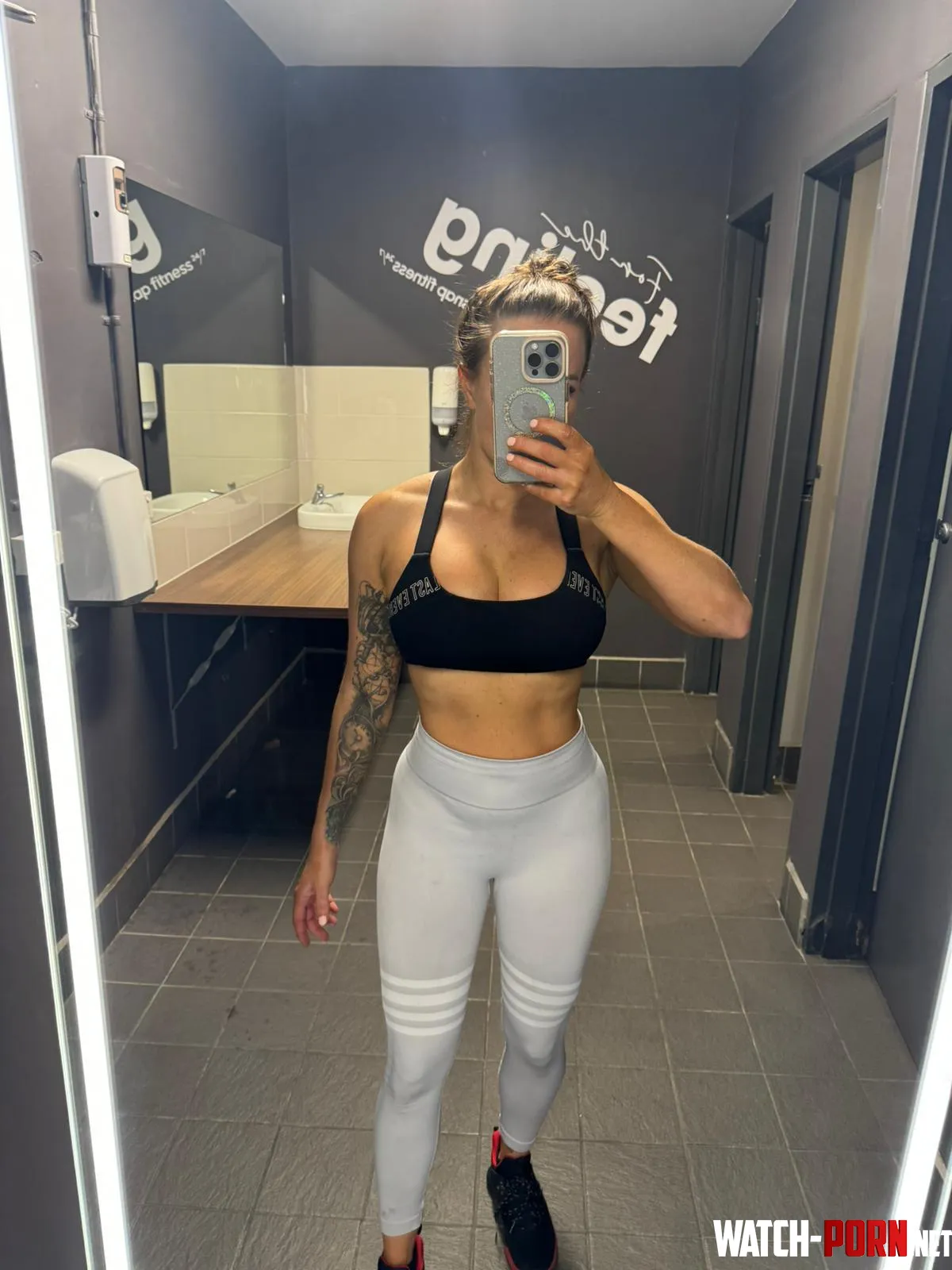 Feeling cute in my gym crop top by _ladysexyfit_