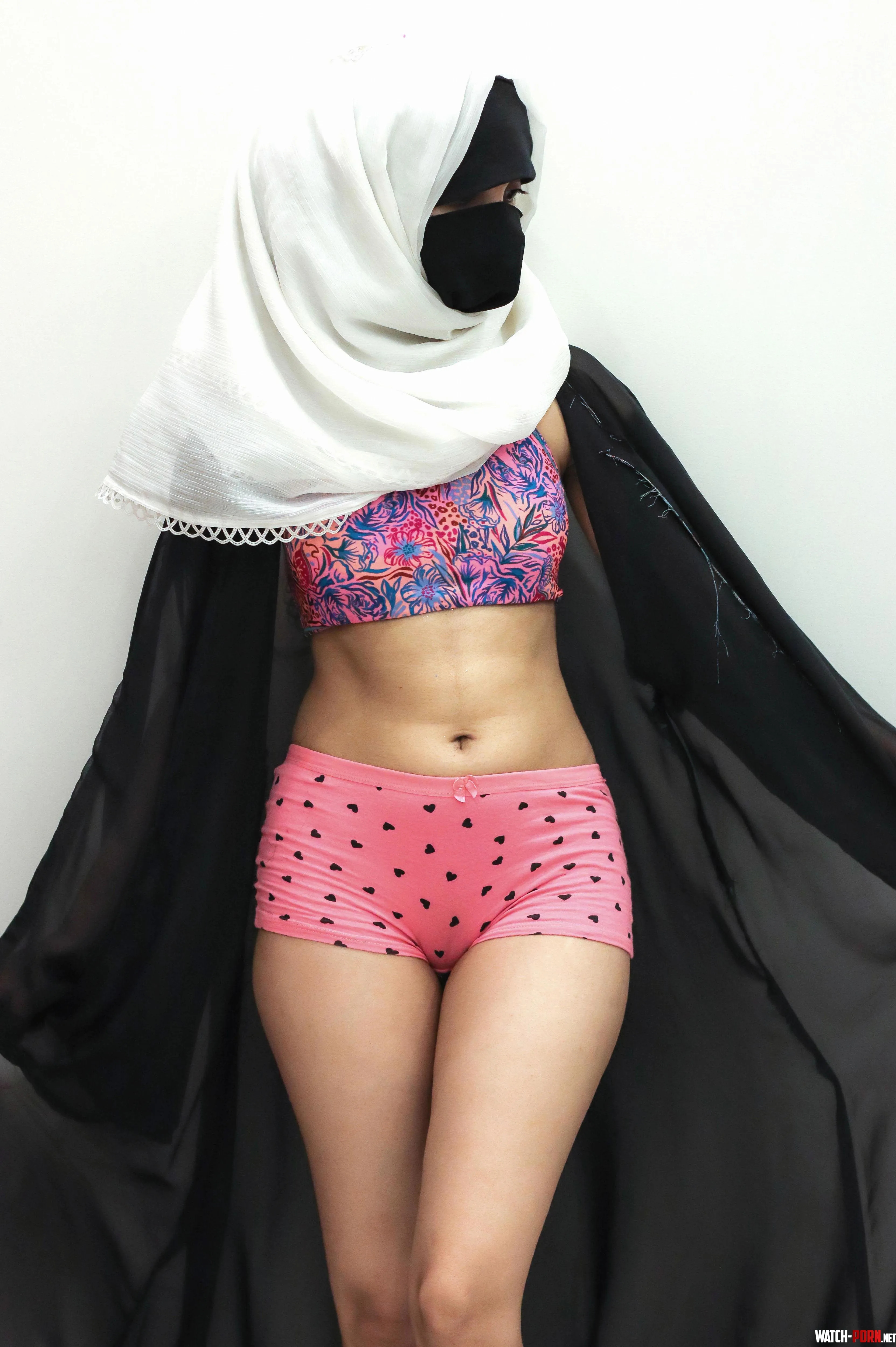 for years i worshipped the boys in school but now its the other way around because of my hijabi sexiness F by Asma_AS
