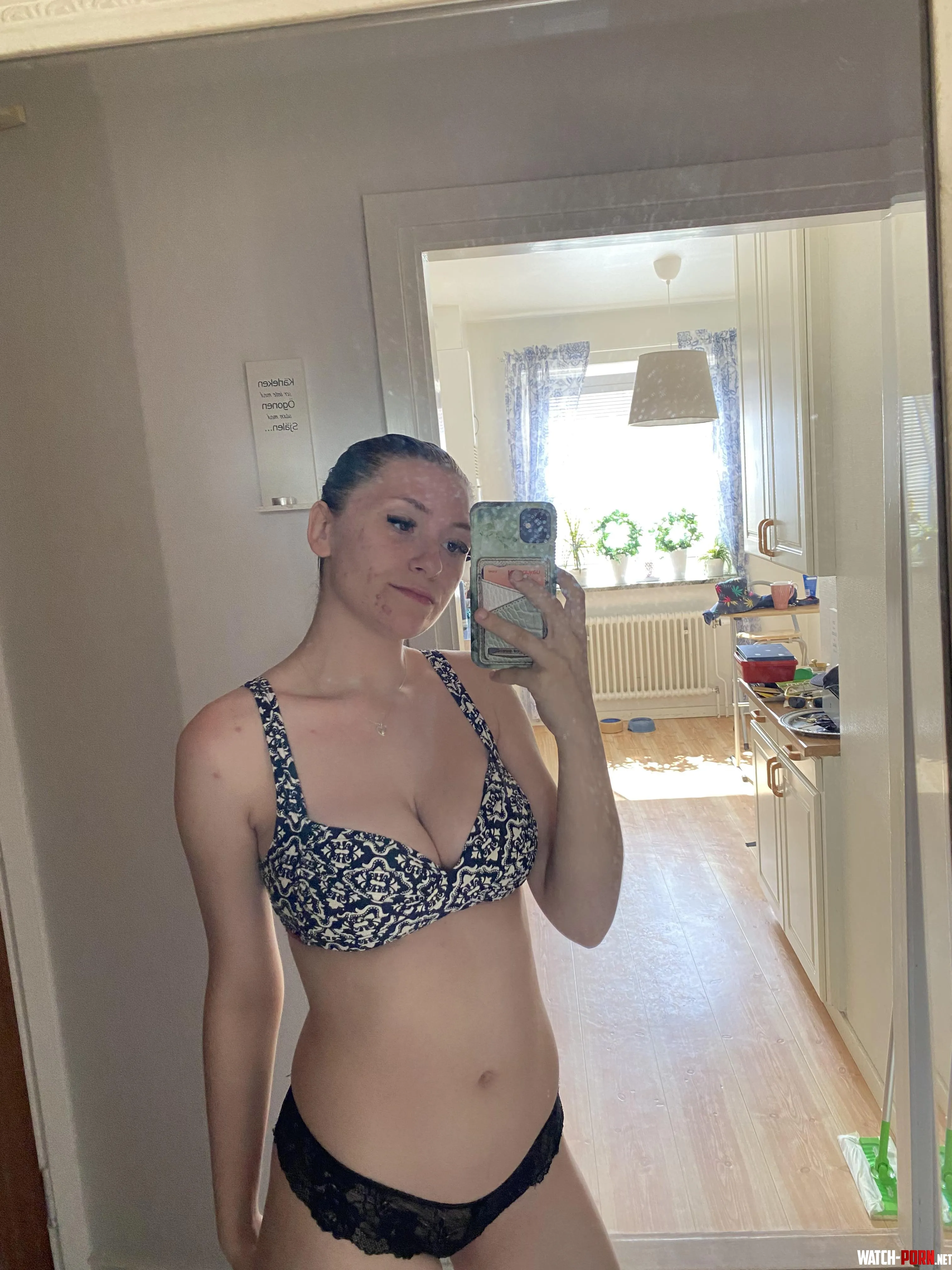 Fr jag visa dig hur vild jag r i sngen trots att jag bara r 18 by queenKelly06