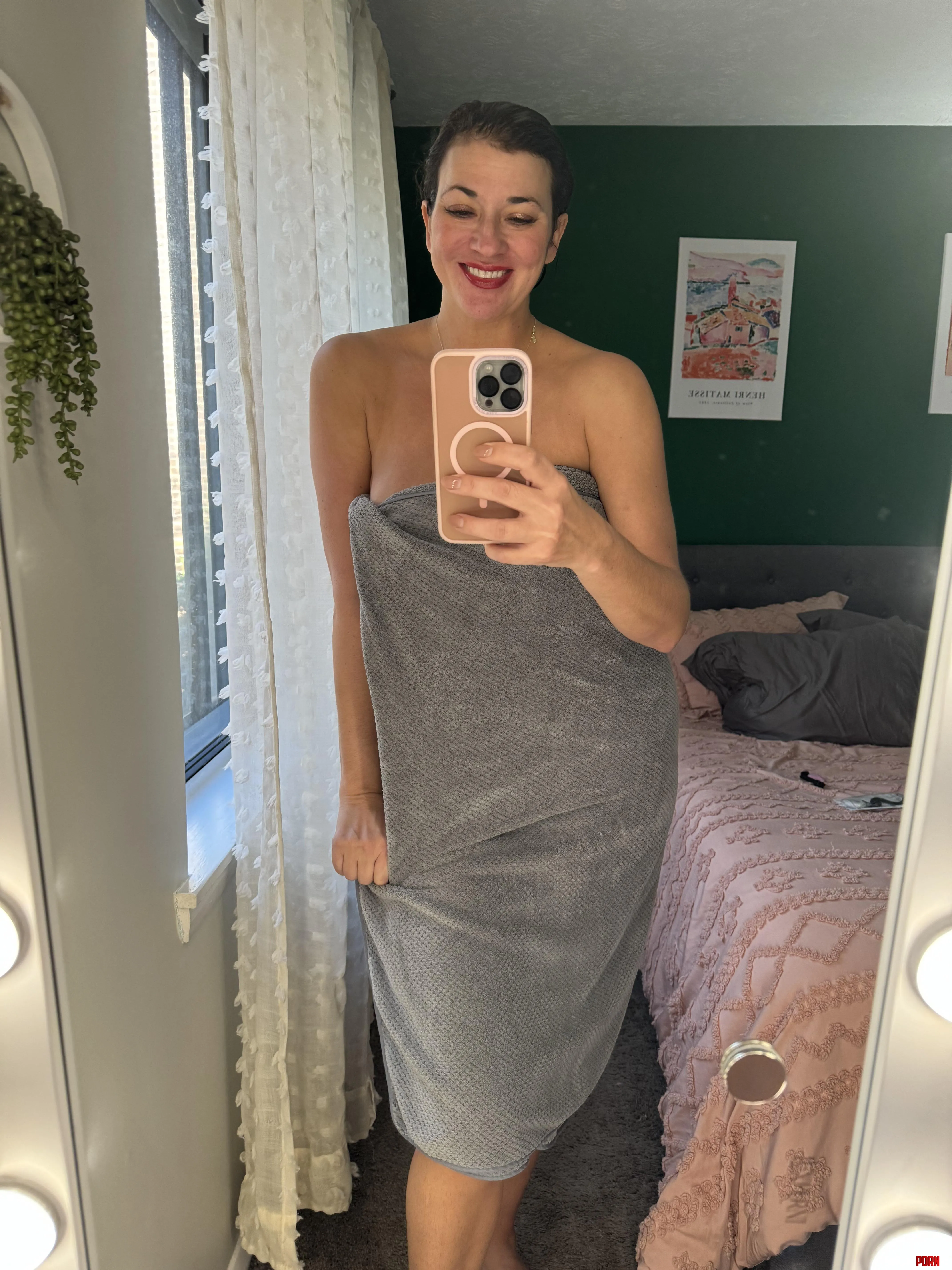 Fresh and clean mirror selfie  by 79slothie