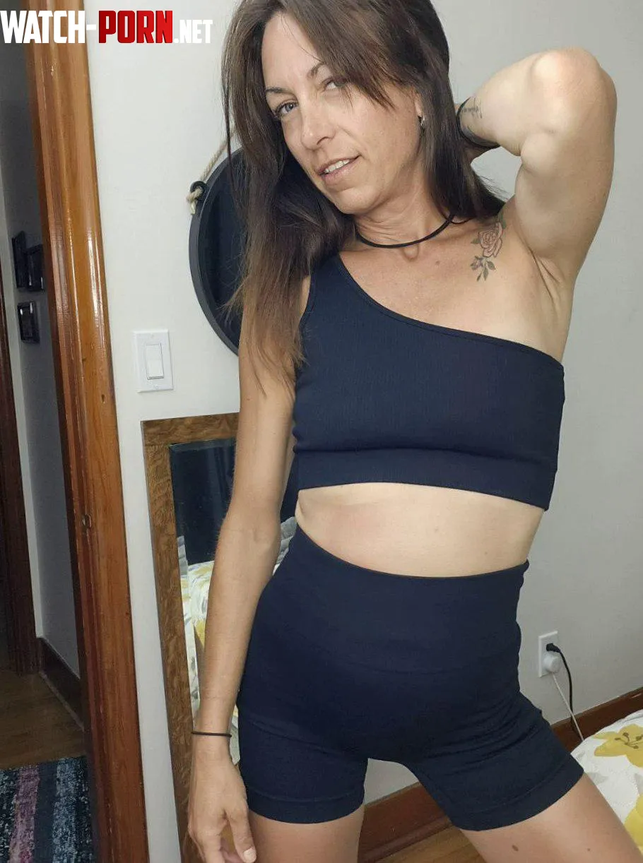 Rocking this crop top because mom life doesnt mean losing style by wondermilff