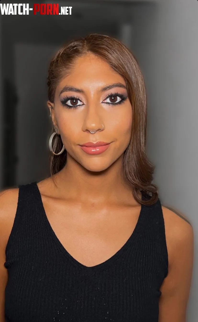 Brunette Big eyes big nose and big mouth  by Nefertitigd