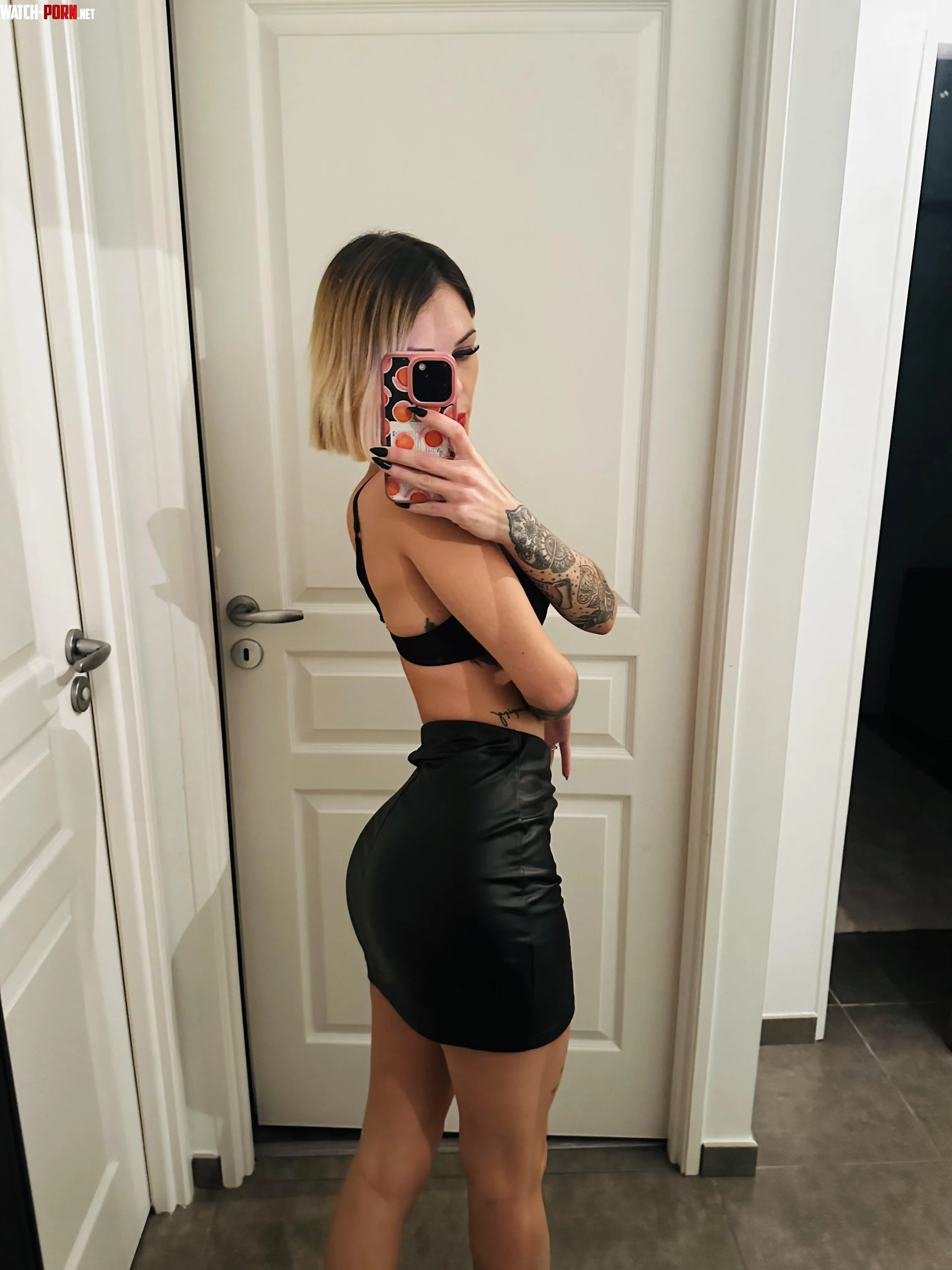 My cute little butt To help you well start your day  by noemie_rc