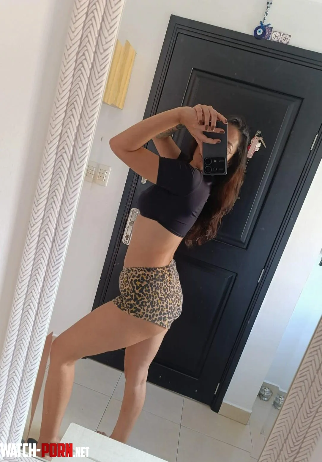 Brown Hair in The Mirror by BRO_0_0