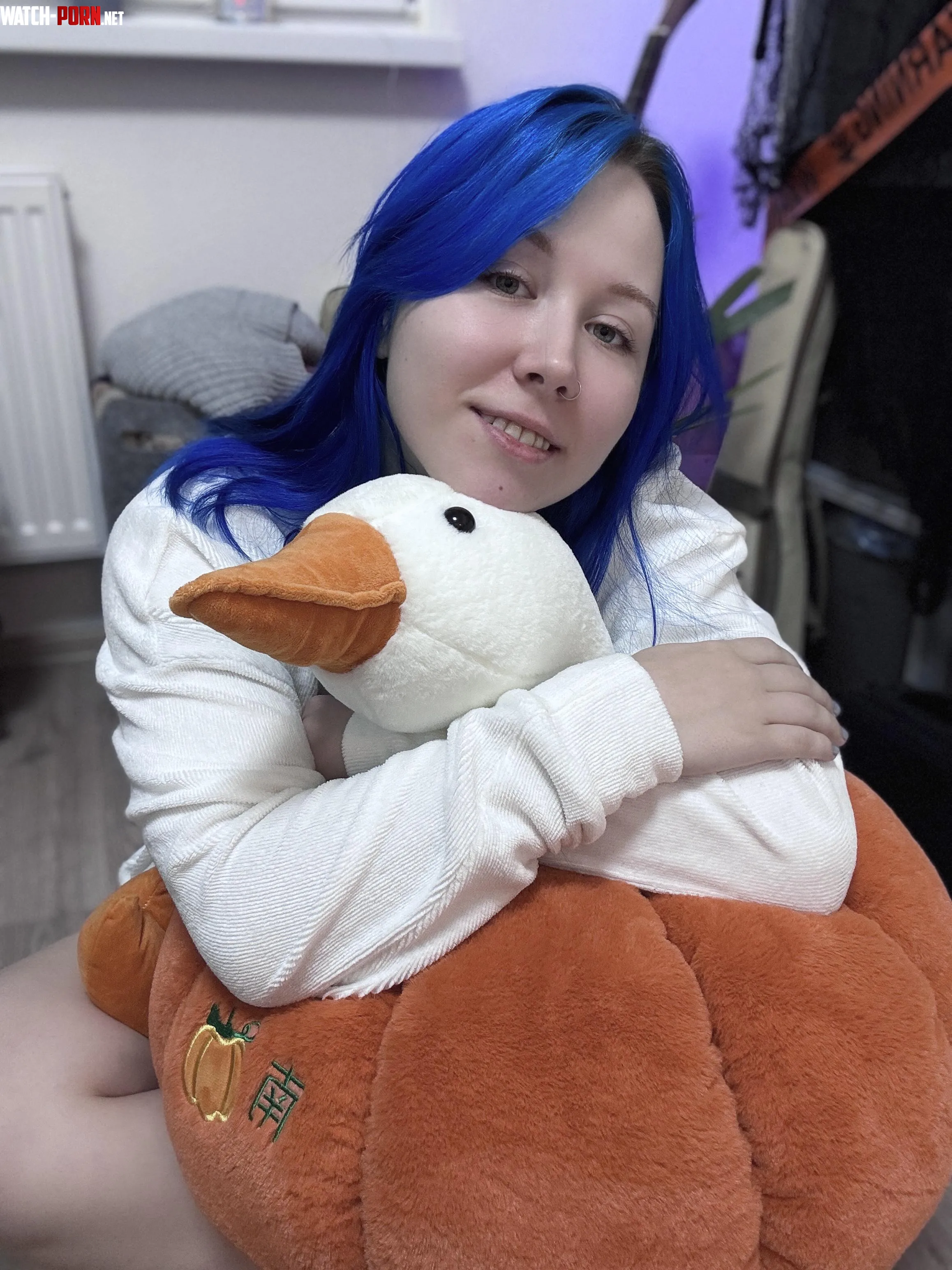 look at my giant goose by mooncat_blue