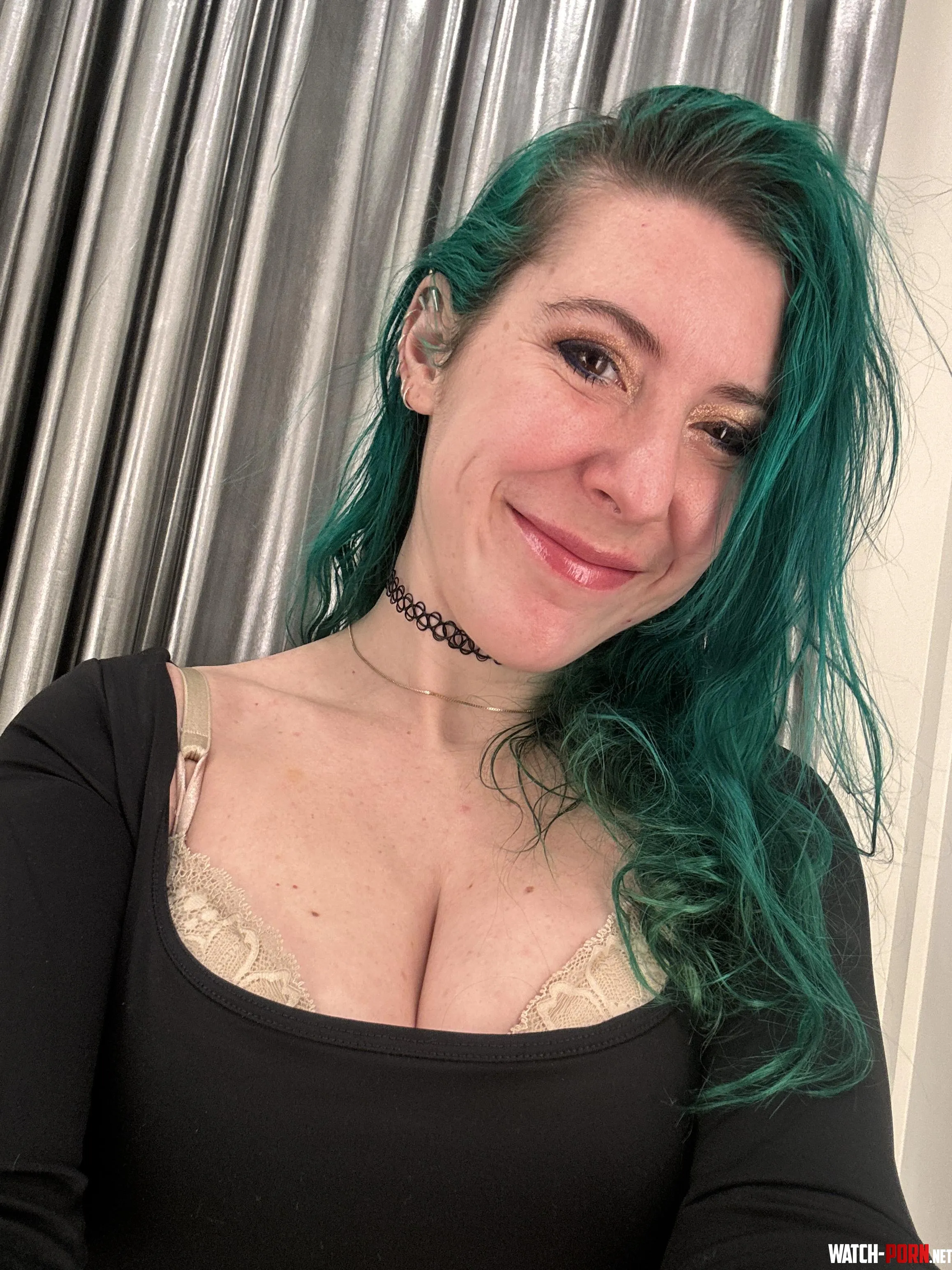 Busty selfie by sirenskiss3
