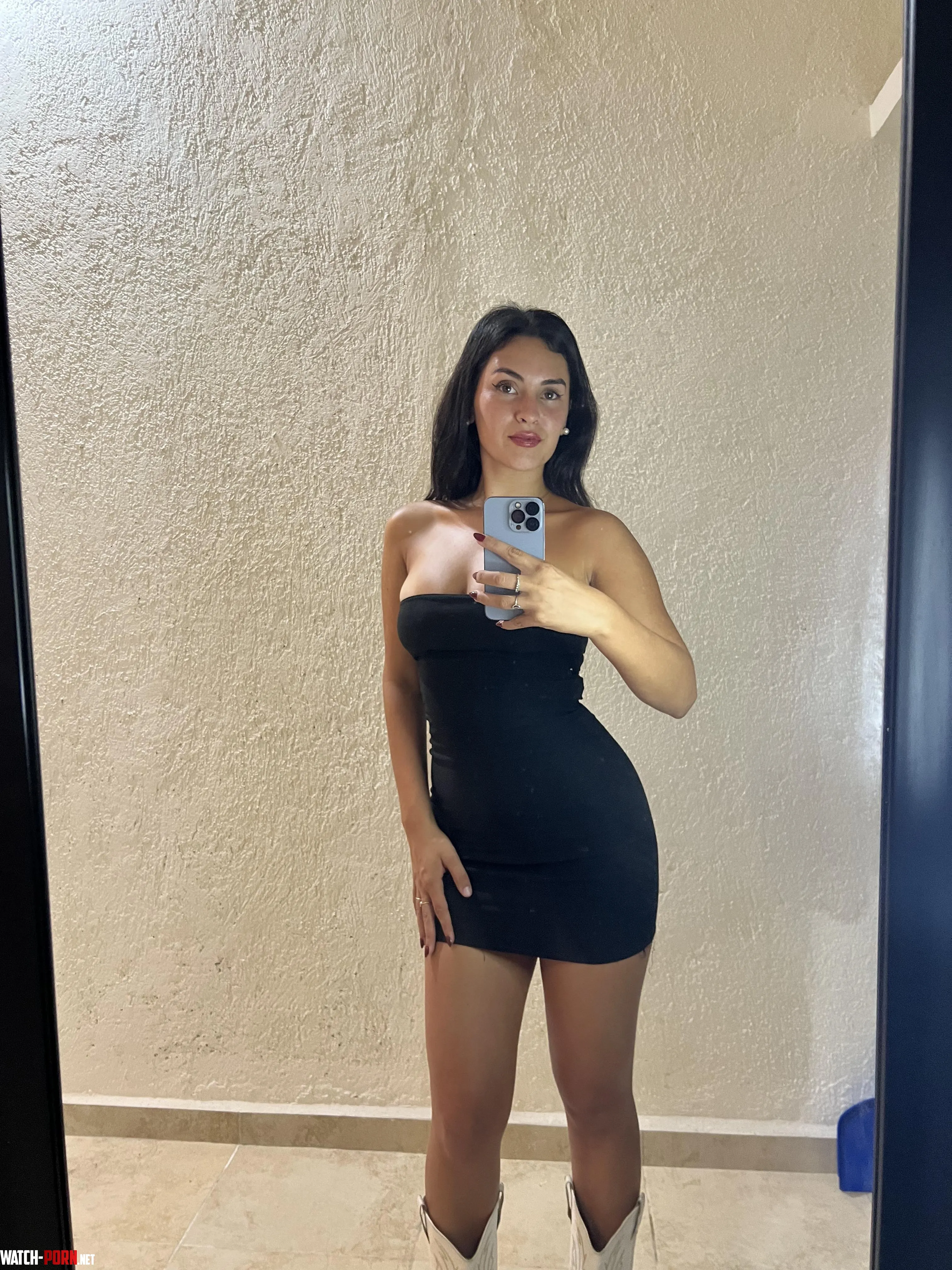 i like to have my dresses as tight as possible  by aimee_bby