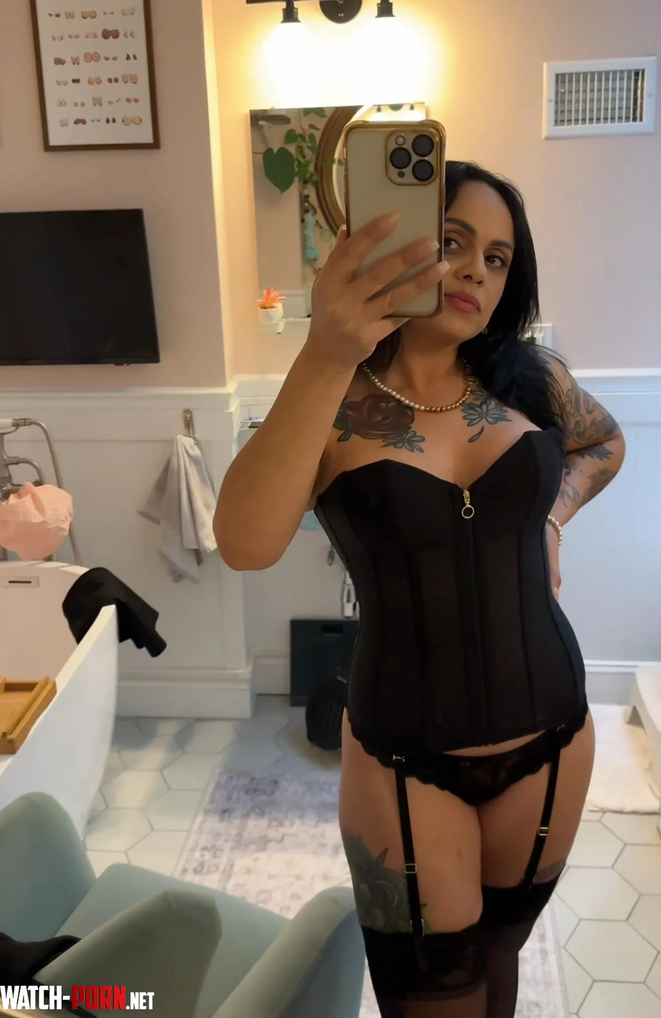 Are you into ladies over 40  by Elora_s2