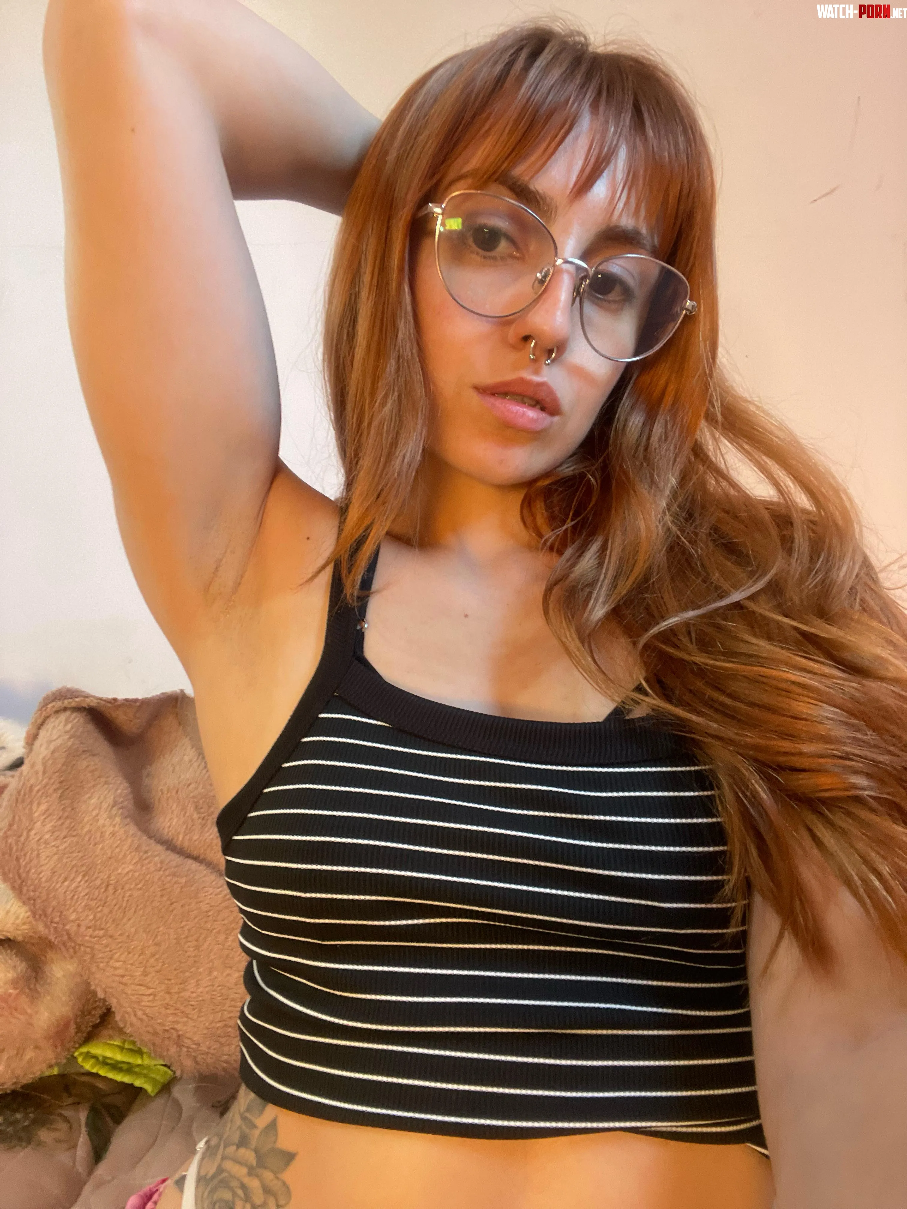 I know my sweaty armpits turn you on shall we play with them  by Sofiaomg23
