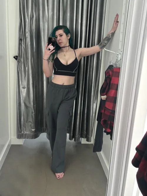 Thumbnail Selfie from the Black Friday Fitting Room by sirenskiss3 - MirrorSelfie Shopping