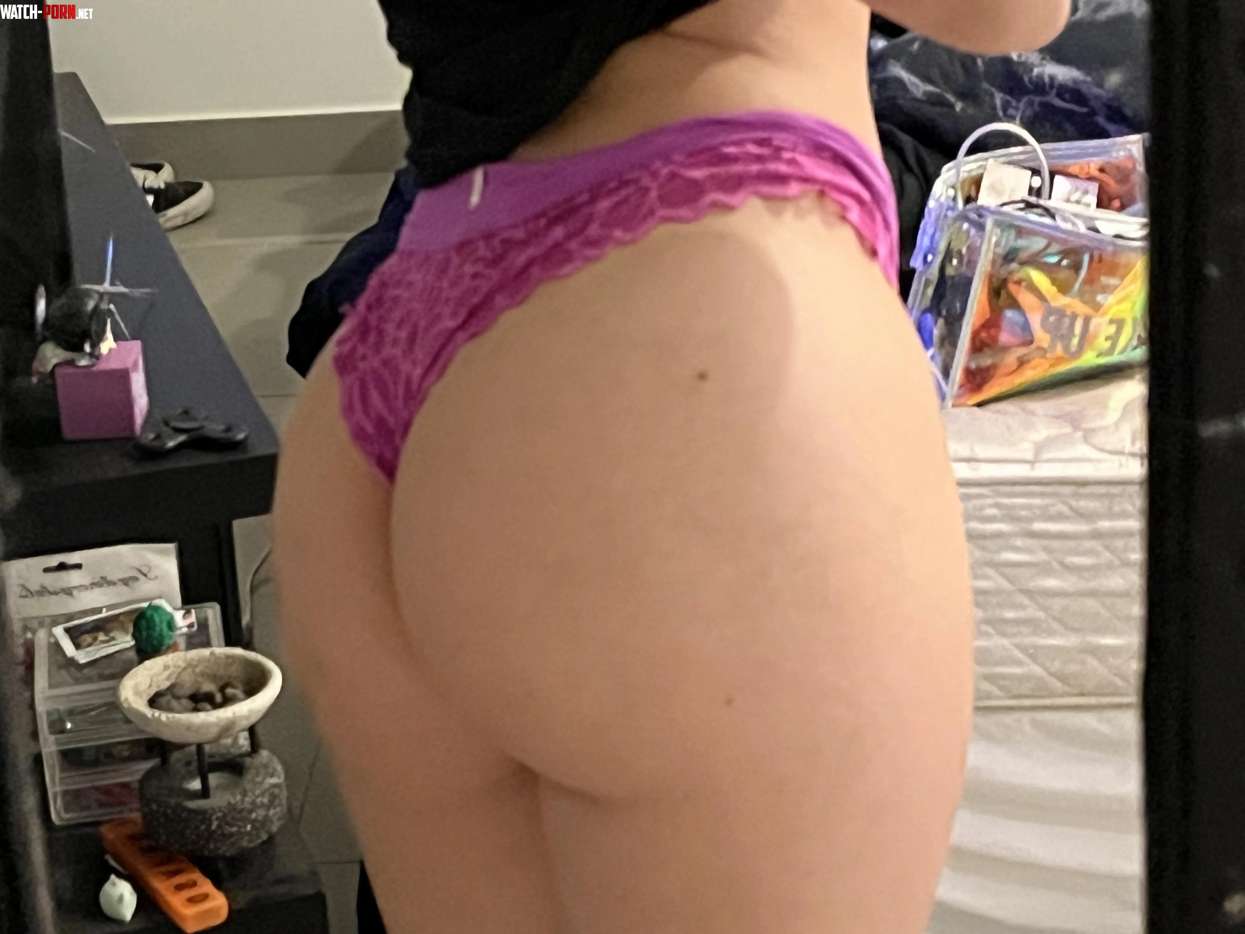 Showin off my juicy round ass in the mirror by kimisias
