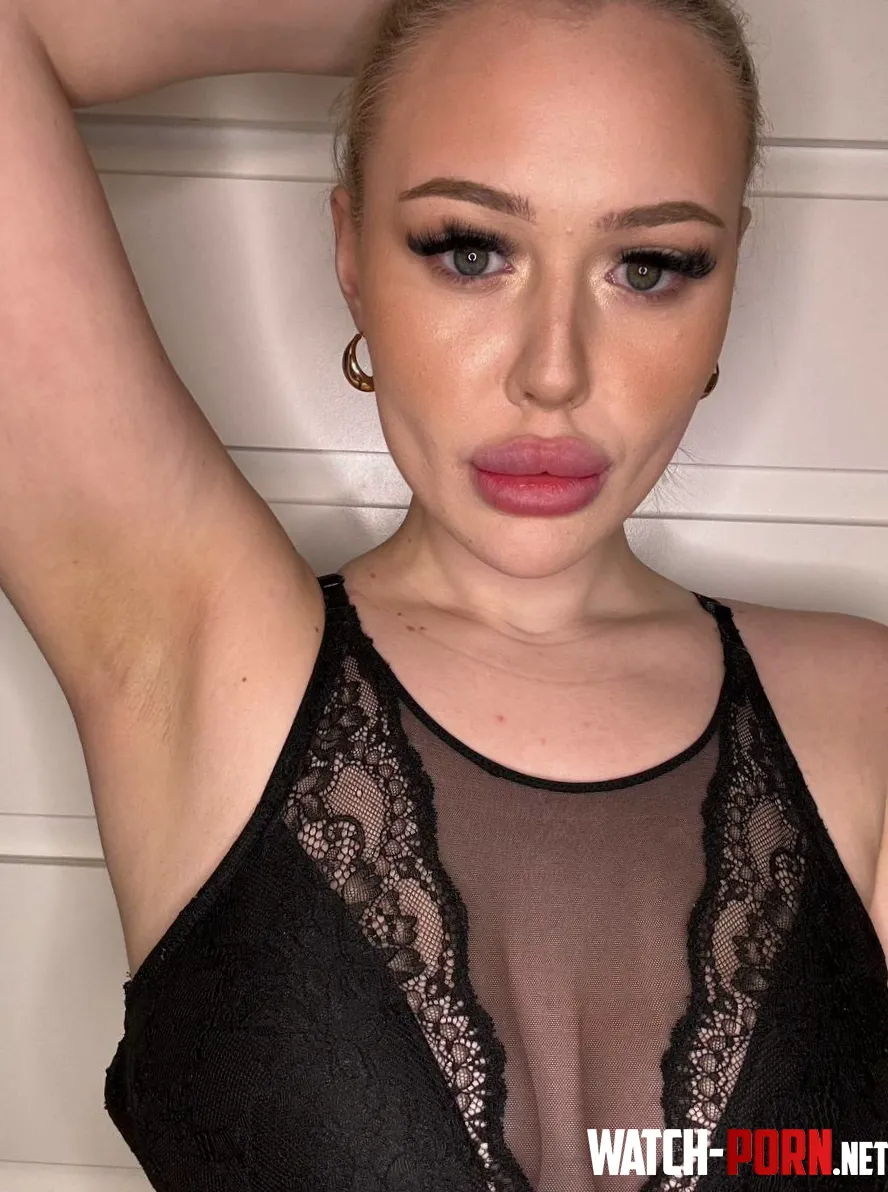 I want your tongue here  by Horny_ayah