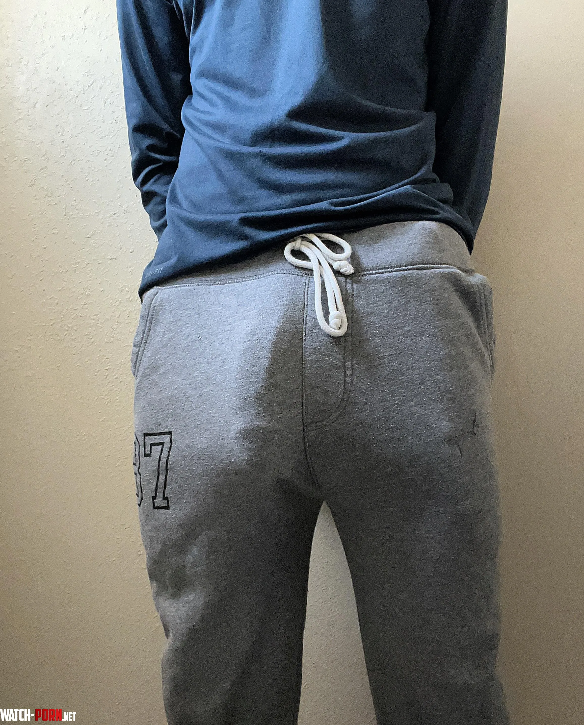 Whats under that bulge by Jakzum